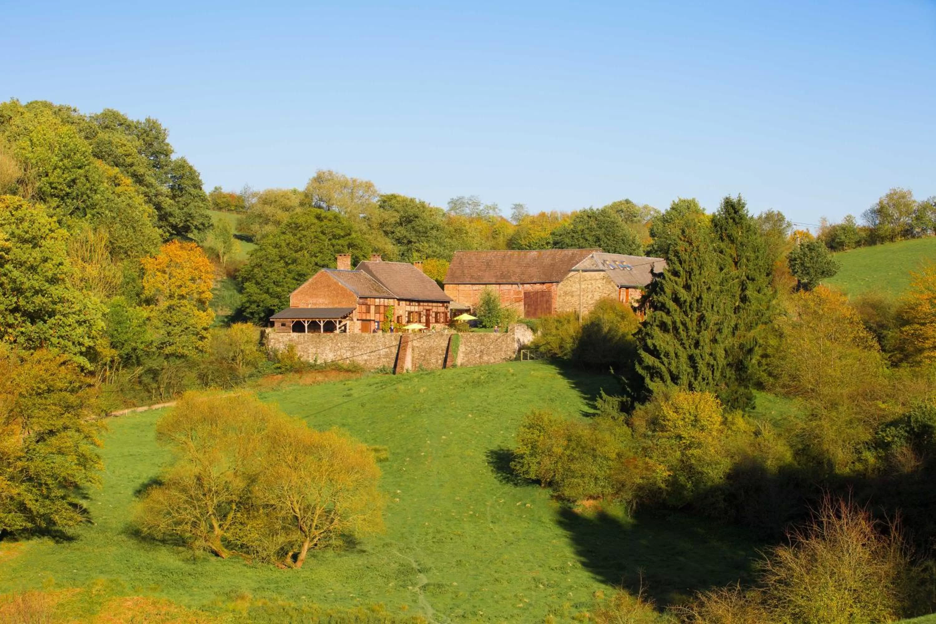 B&B HOTEL IN FERME DE LEUZE nabij Durbuy, eigen laadpalen