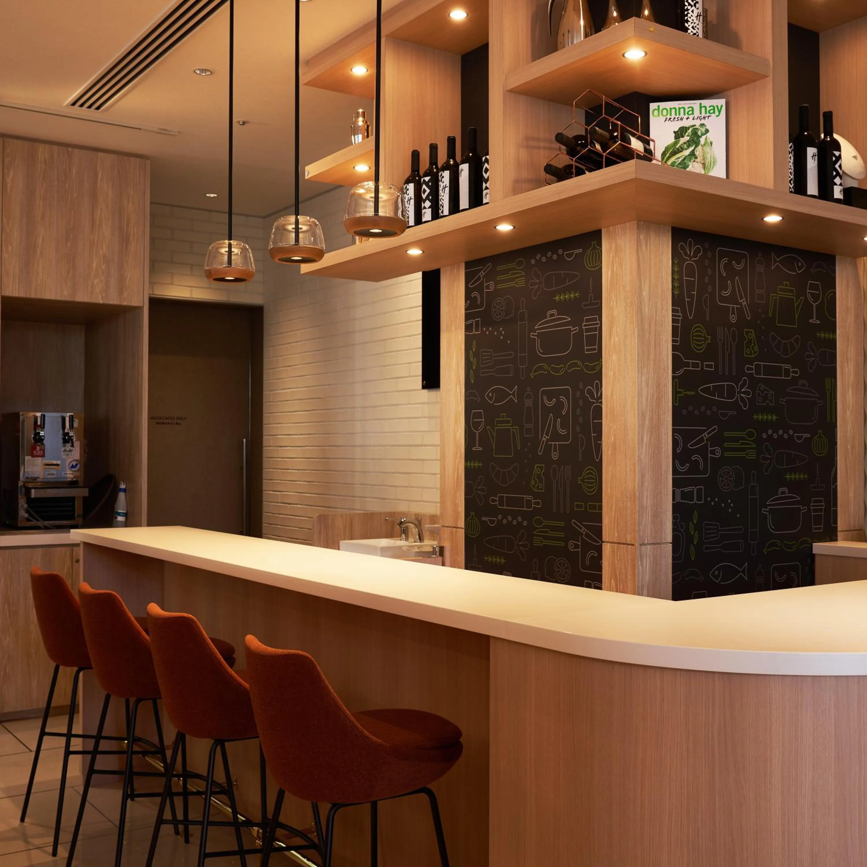 Coffee/tea facilities in Holiday Inn & Suites Shin Osaka by IHG