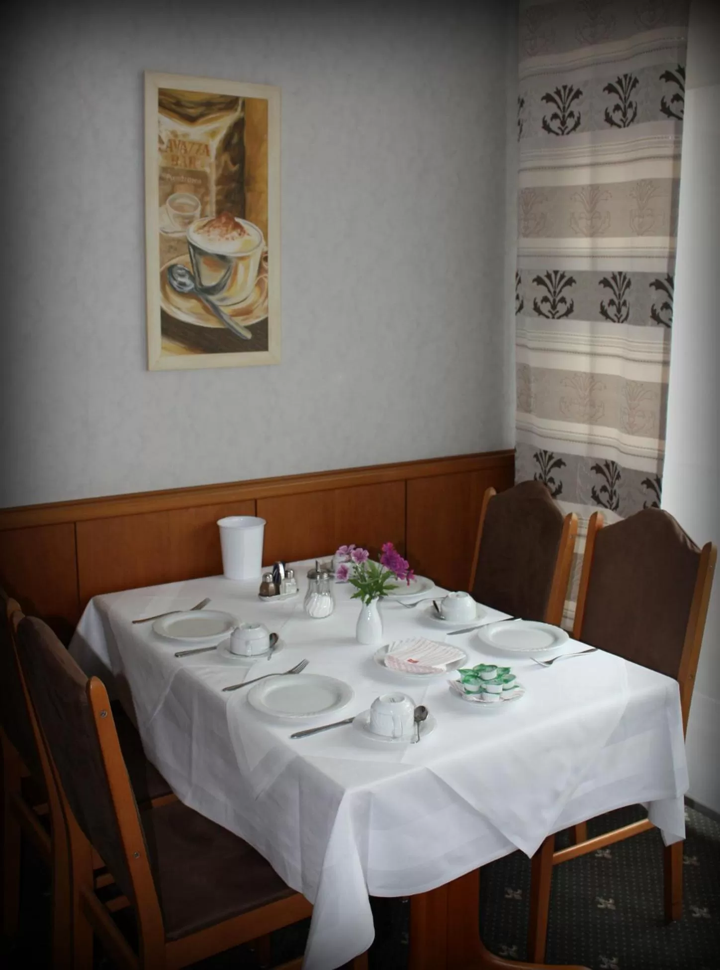 Restaurant/places to eat in Hotel Alina