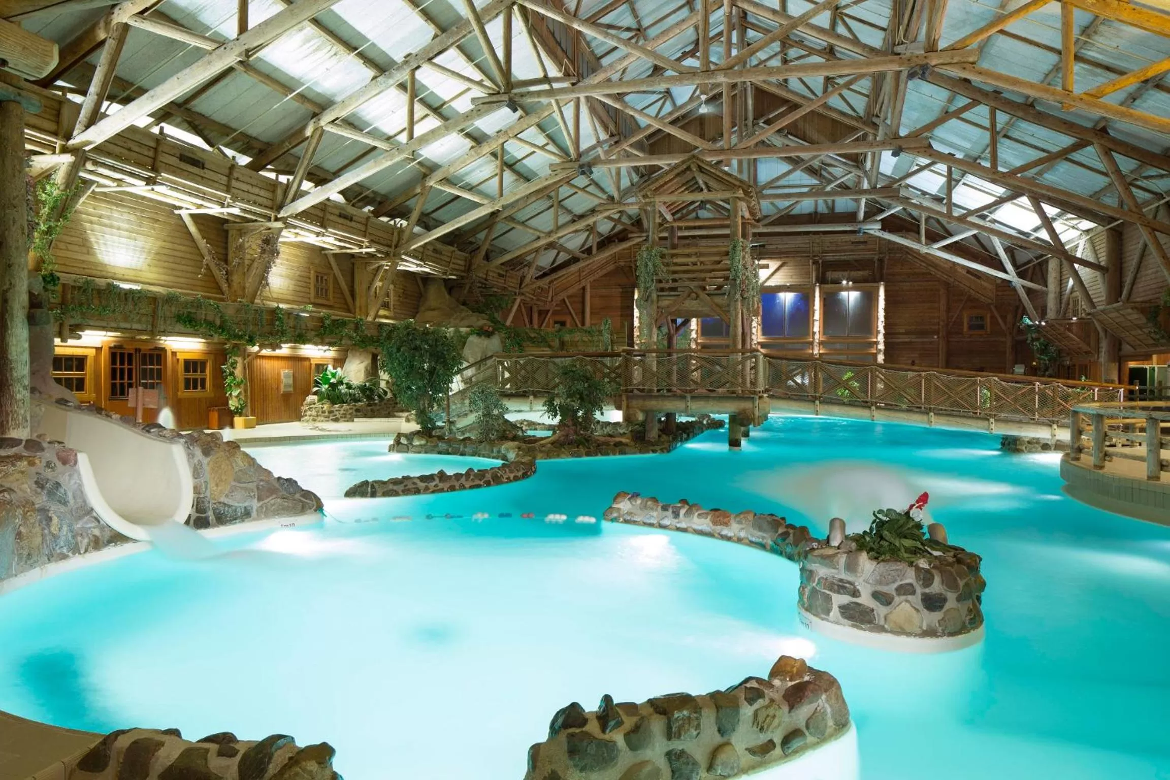 Swimming pool in Disney Davy Crockett Ranch