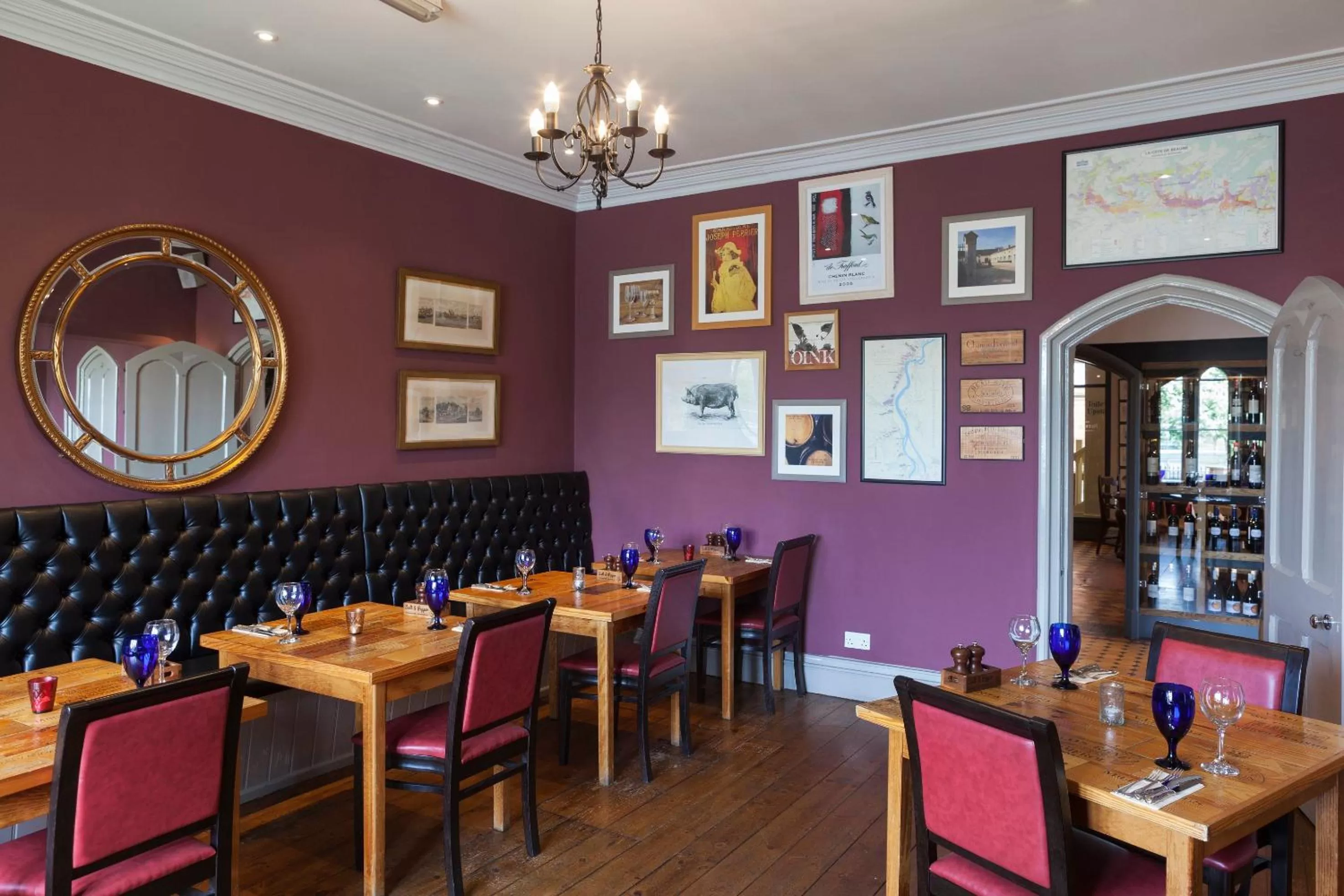 Restaurant/places to eat in The Corner House Hotel