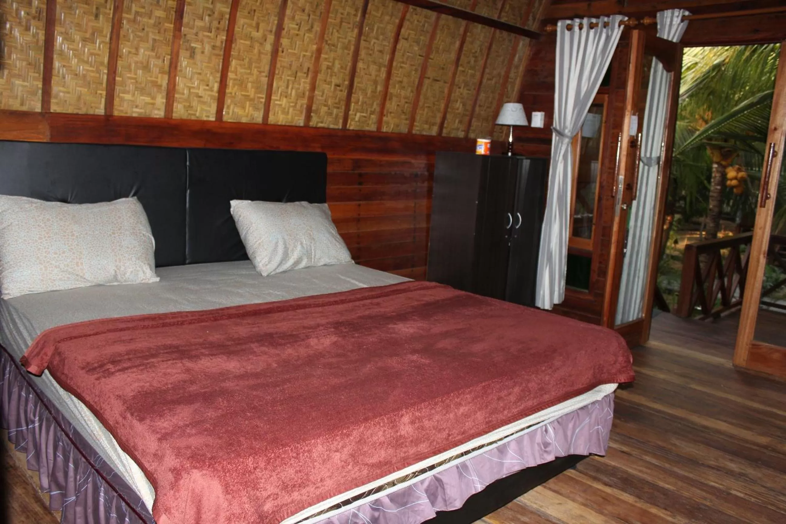 Bedroom, Bed in Bronze Bungalows