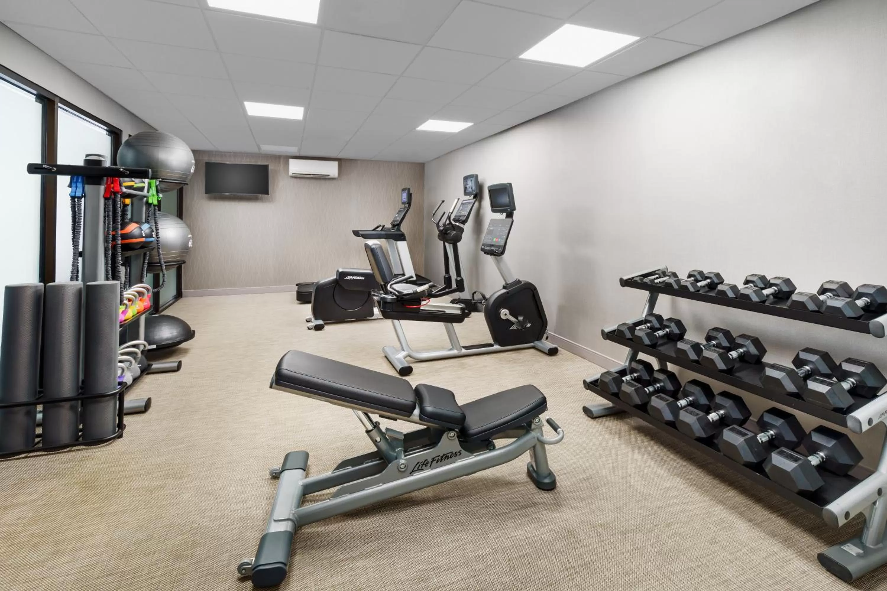 Fitness centre/facilities in Courtyard Manchester-Boston Regional Airport