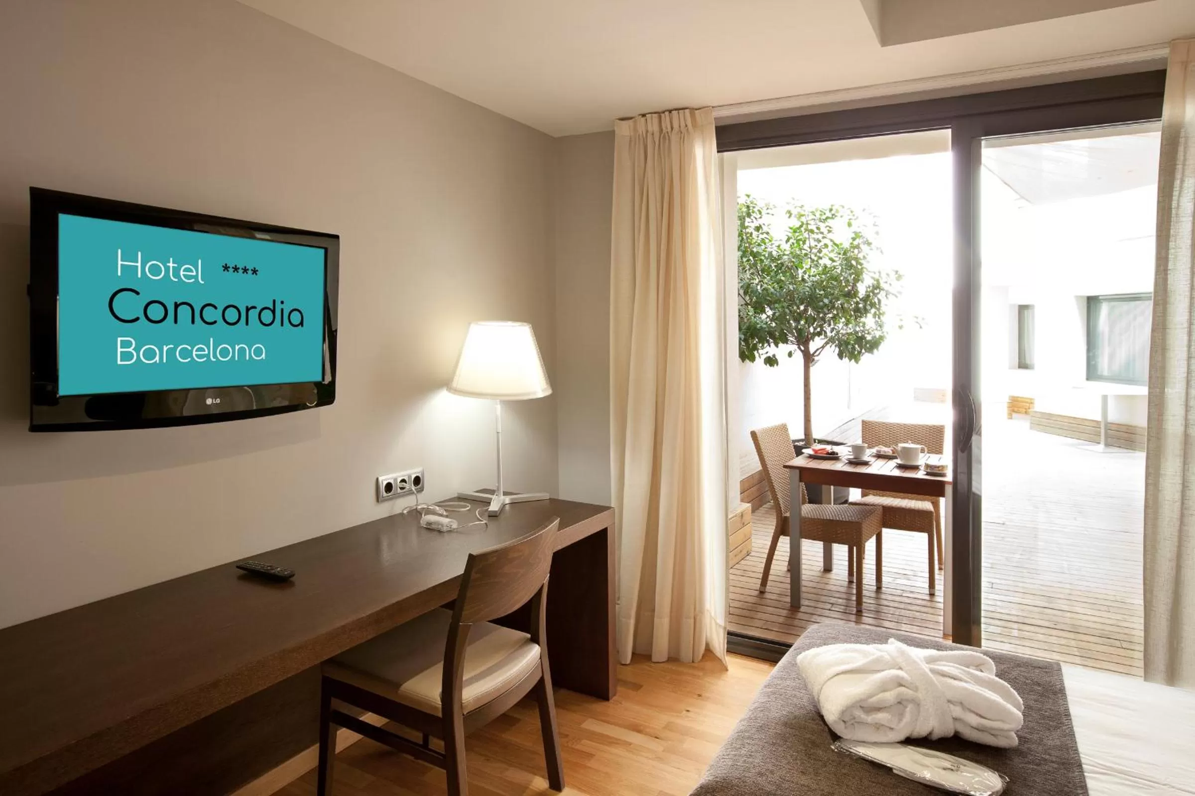 Photo of the whole room in Hotel Concordia Barcelona