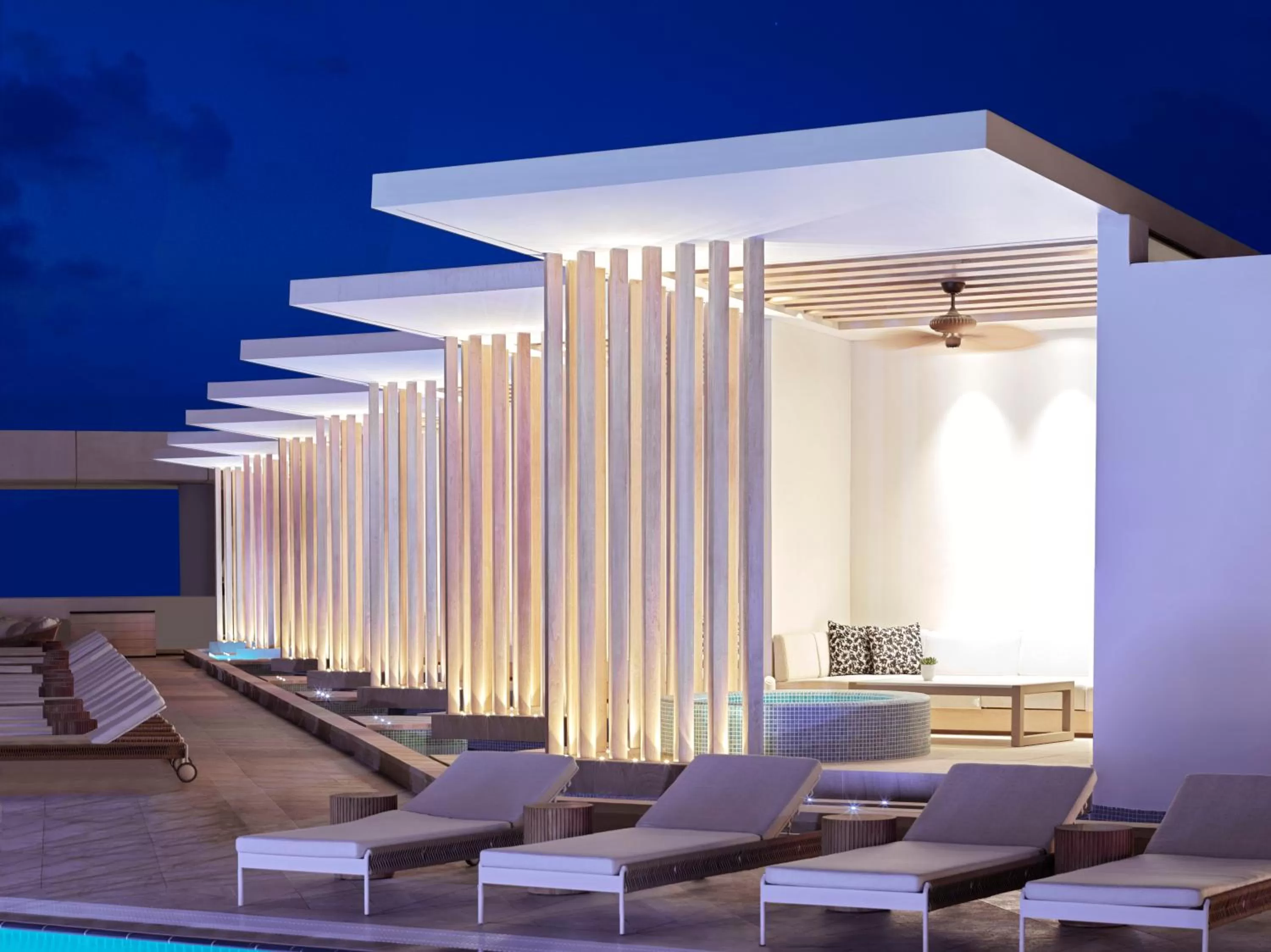 Hot Tub in Sofitel Dubai The Obelisk