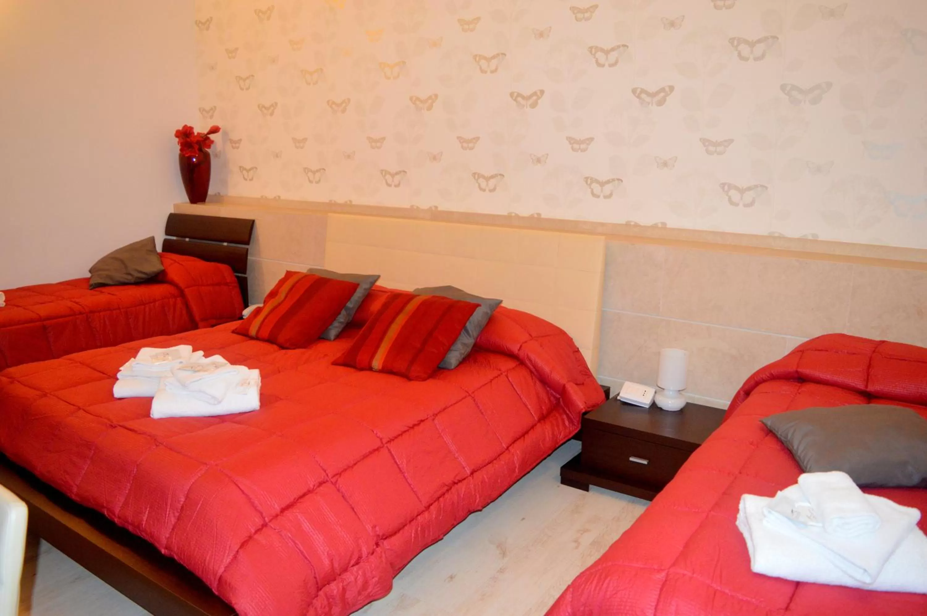 Photo of the whole room, Bed in Abraxia B&B