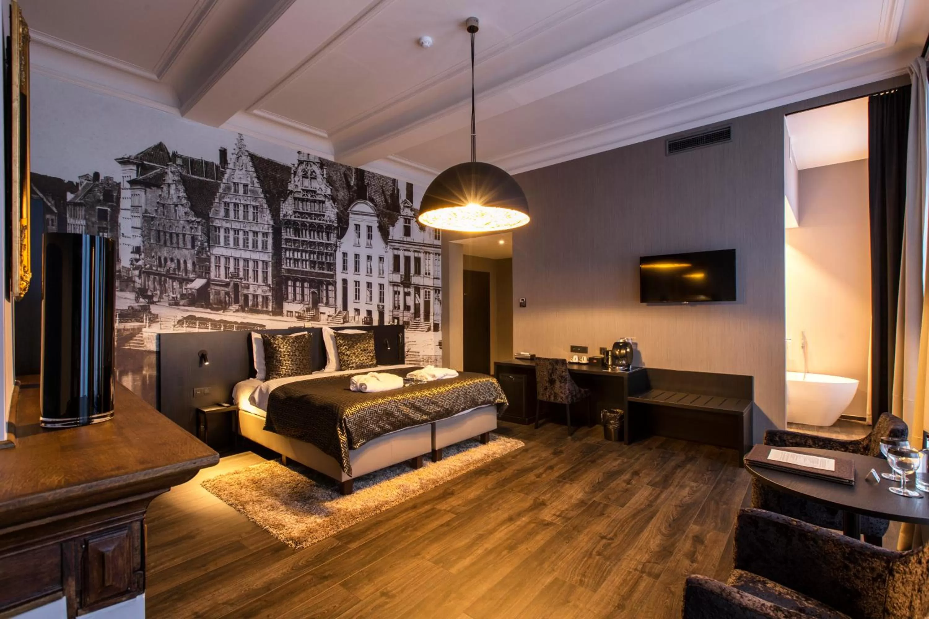 TV and multimedia in Hotel Harmony