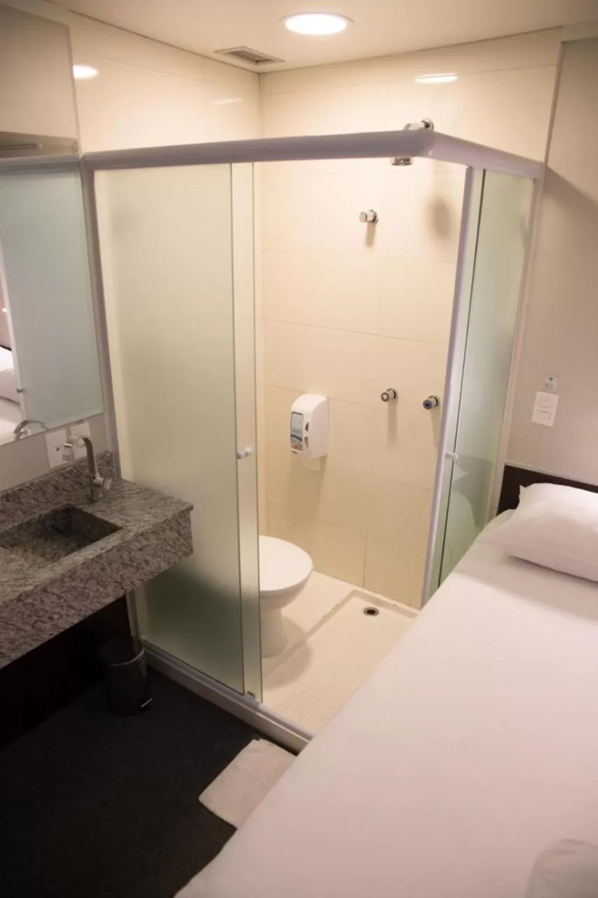 Shower, Bathroom in Hotel Aero Sleep Campinas