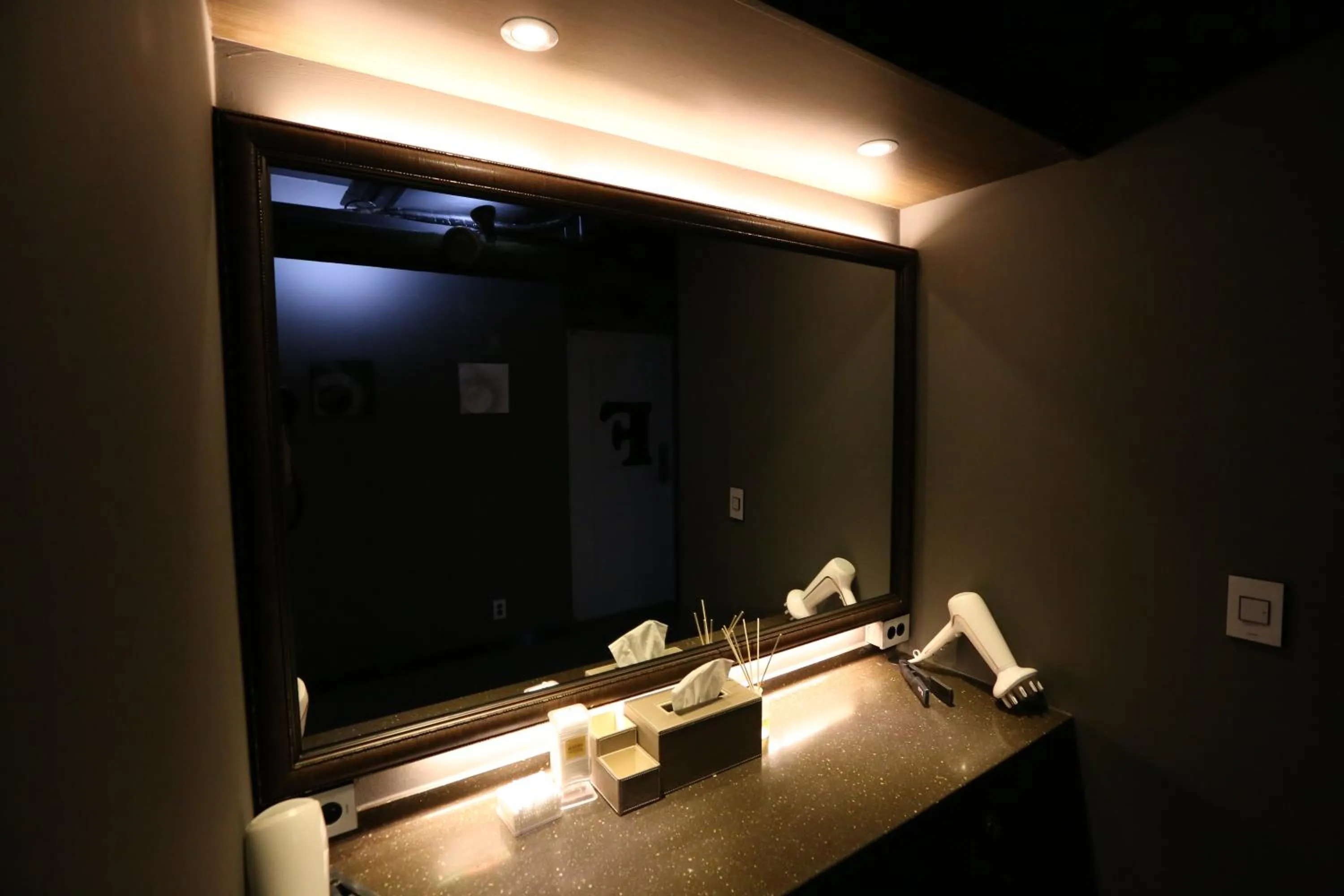 Communal lounge/ TV room in Philstay Myeongdong Boutique Female