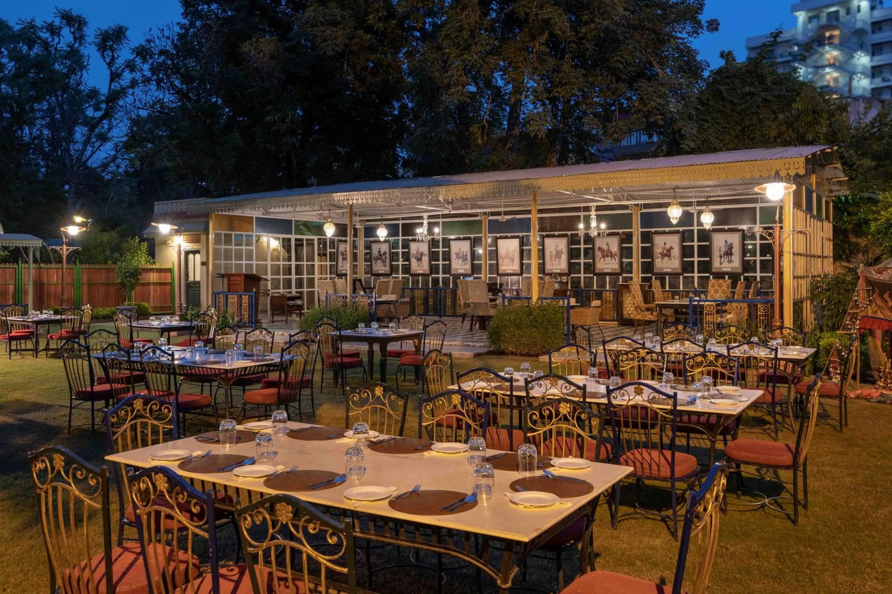 Restaurant/places to eat in Hotel Narain Niwas Palace