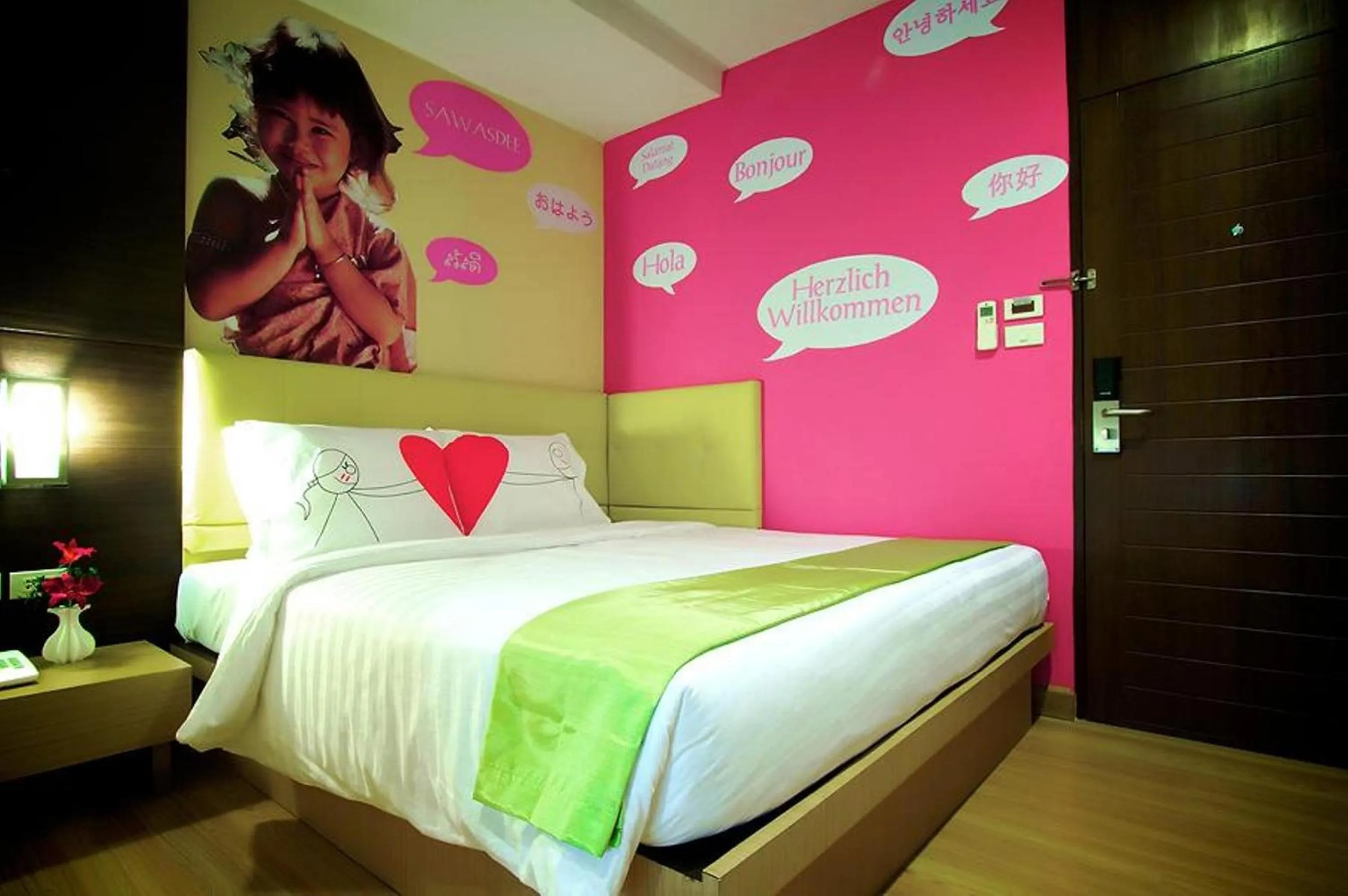 Bedroom, Bed in Ds67 Suites