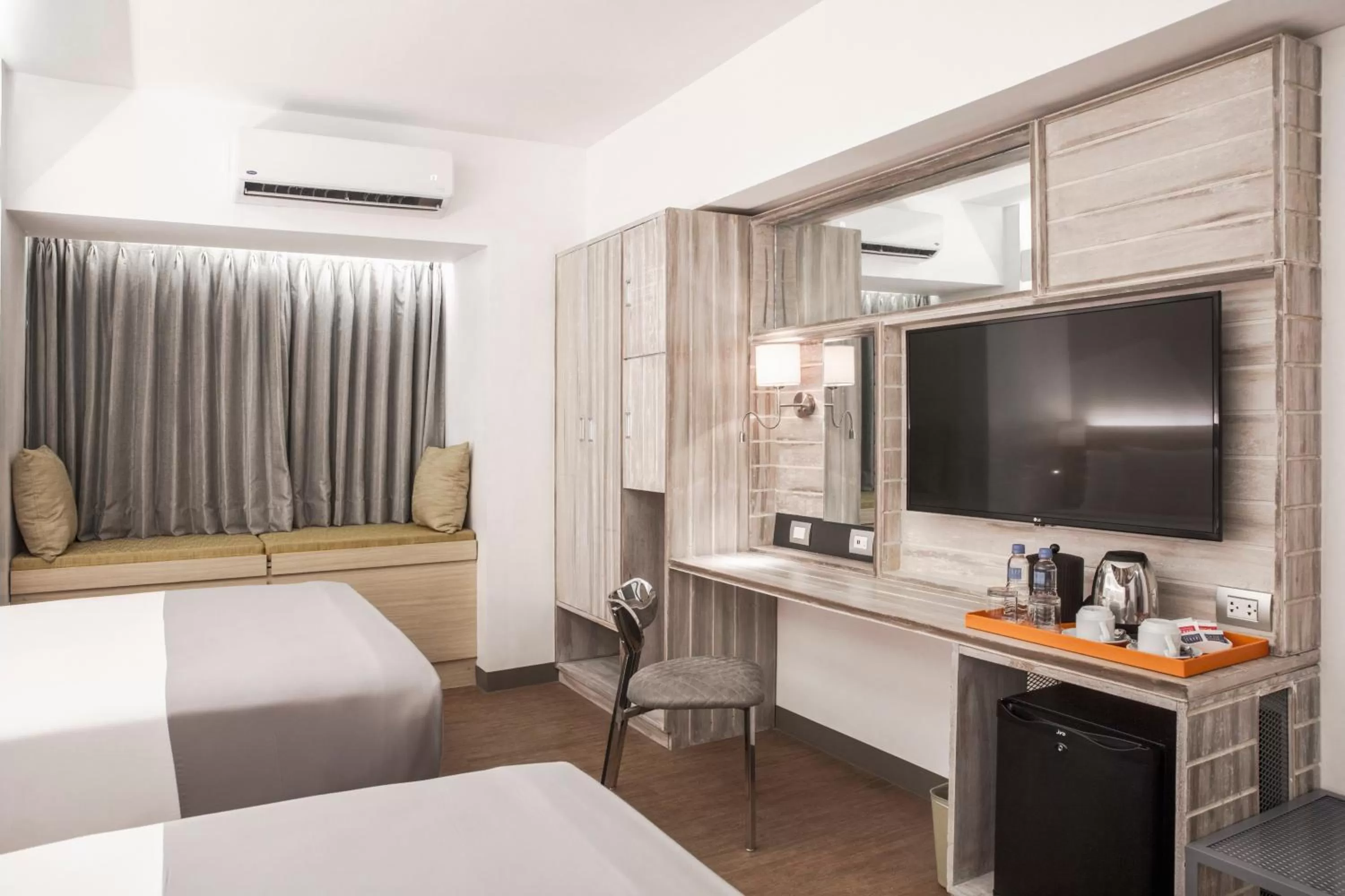 TV and multimedia, Bed in TRYP by Wyndham Mall of Asia Manila
