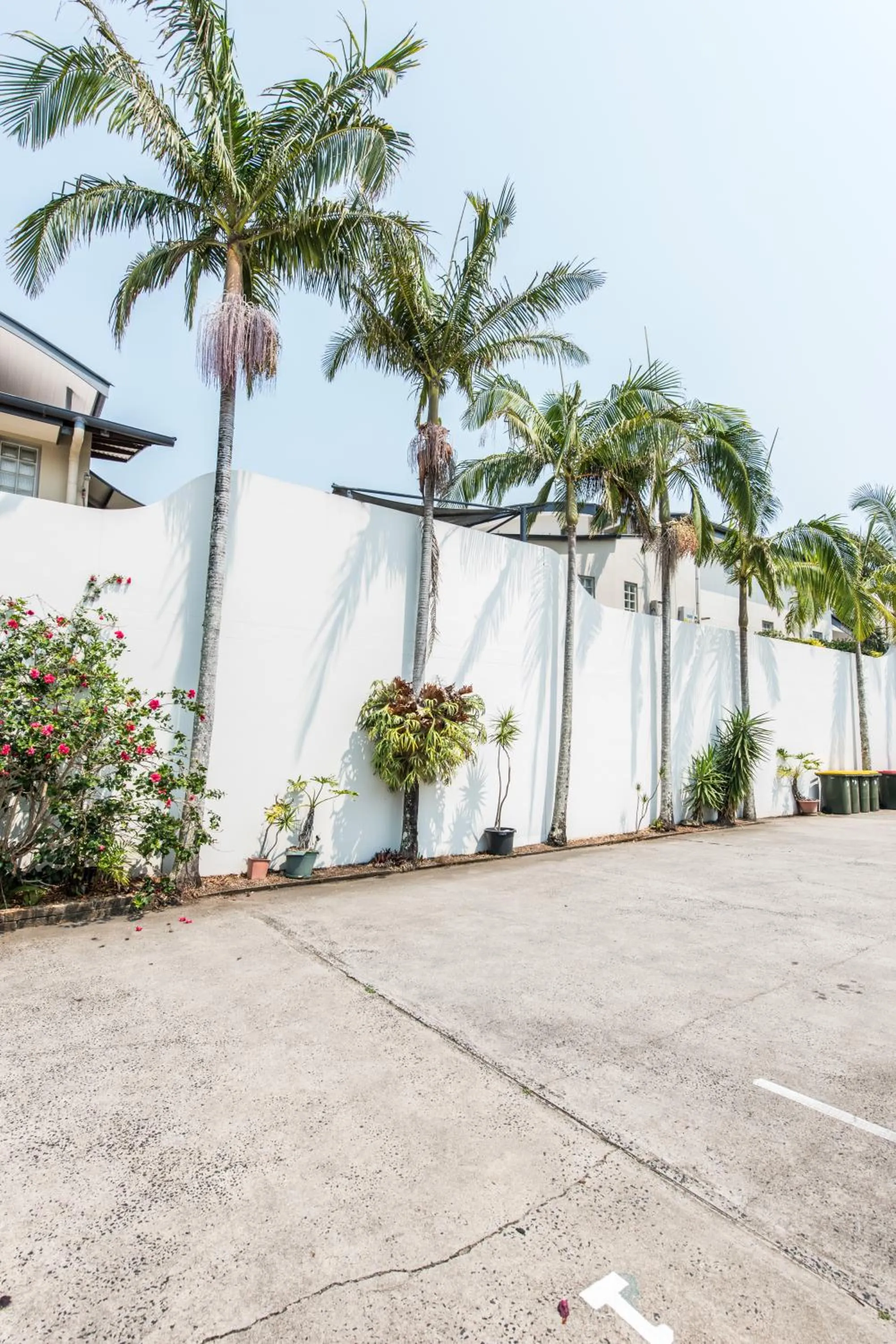 Facade/entrance in Hibiscus Motel