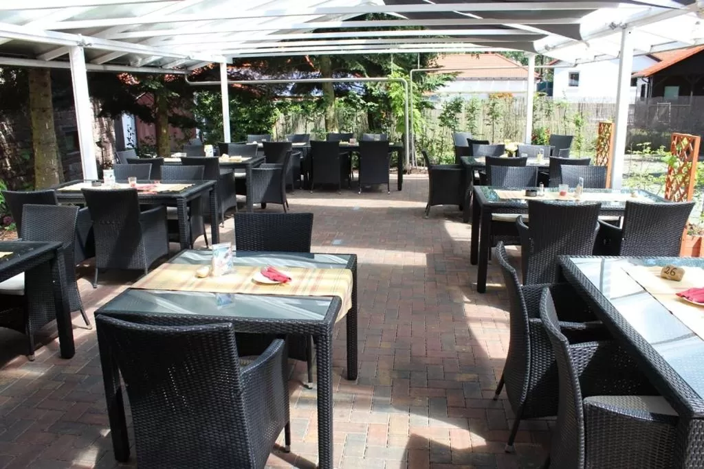 Facade/entrance, Restaurant/Places to Eat in Hotel Landgasthof Zur Alten Scheune