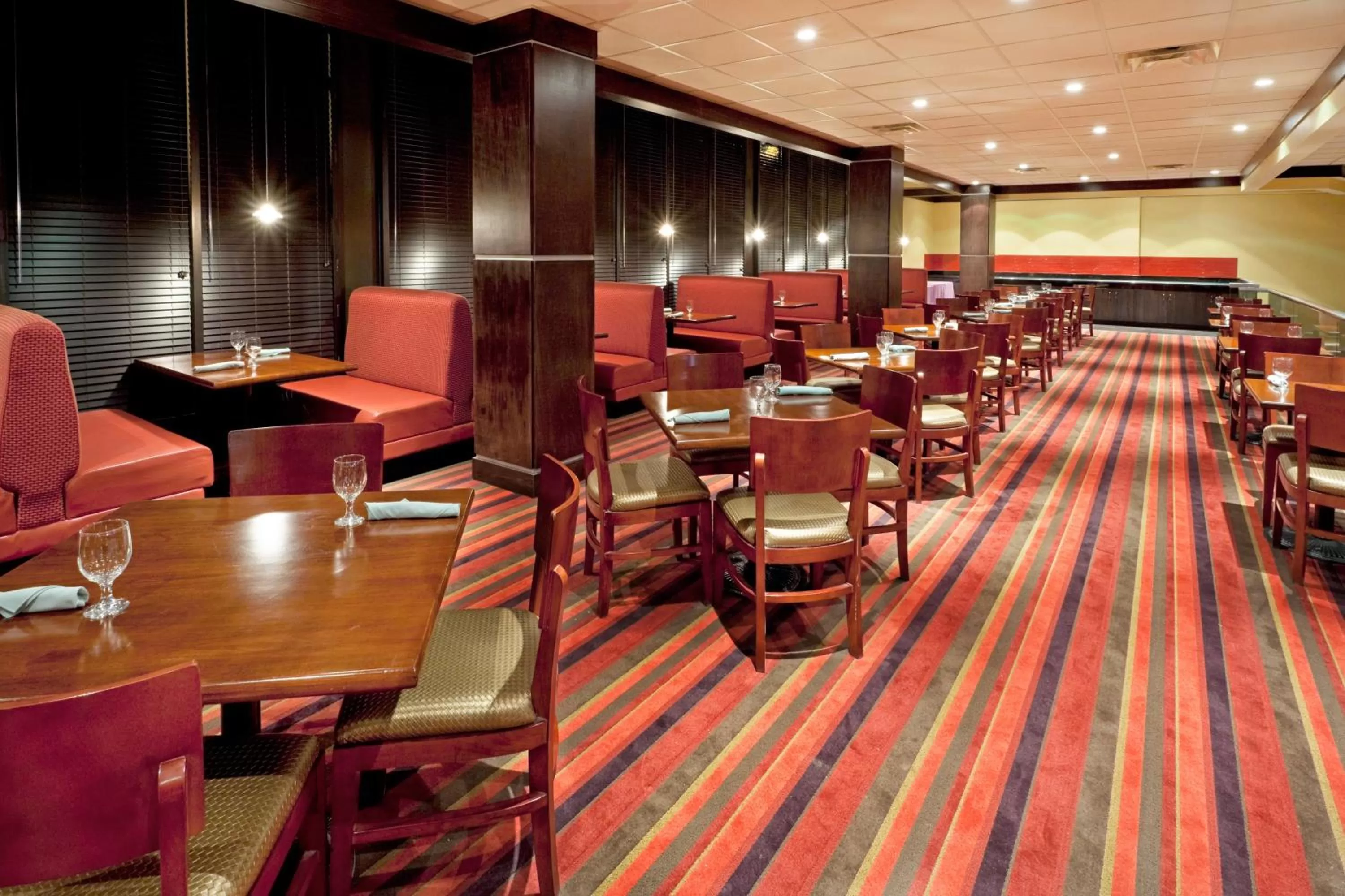 Restaurant/places to eat in Wyndham Garden Totowa