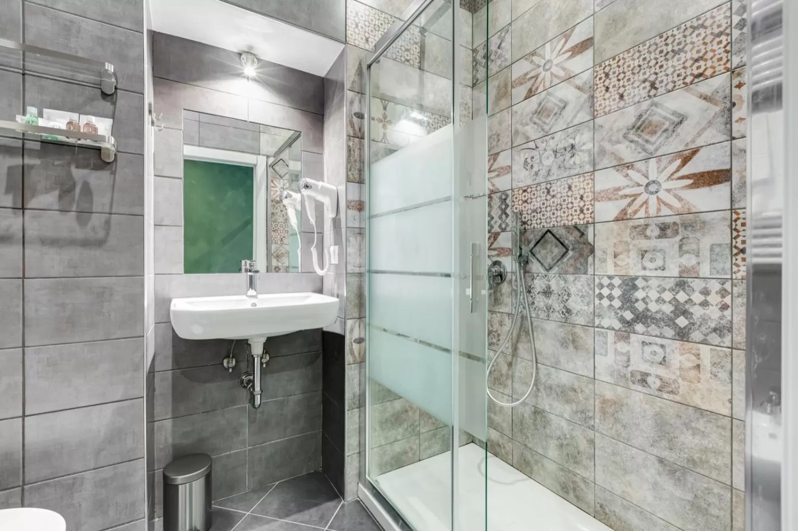 Shower in Ripetta Deluxe Suites