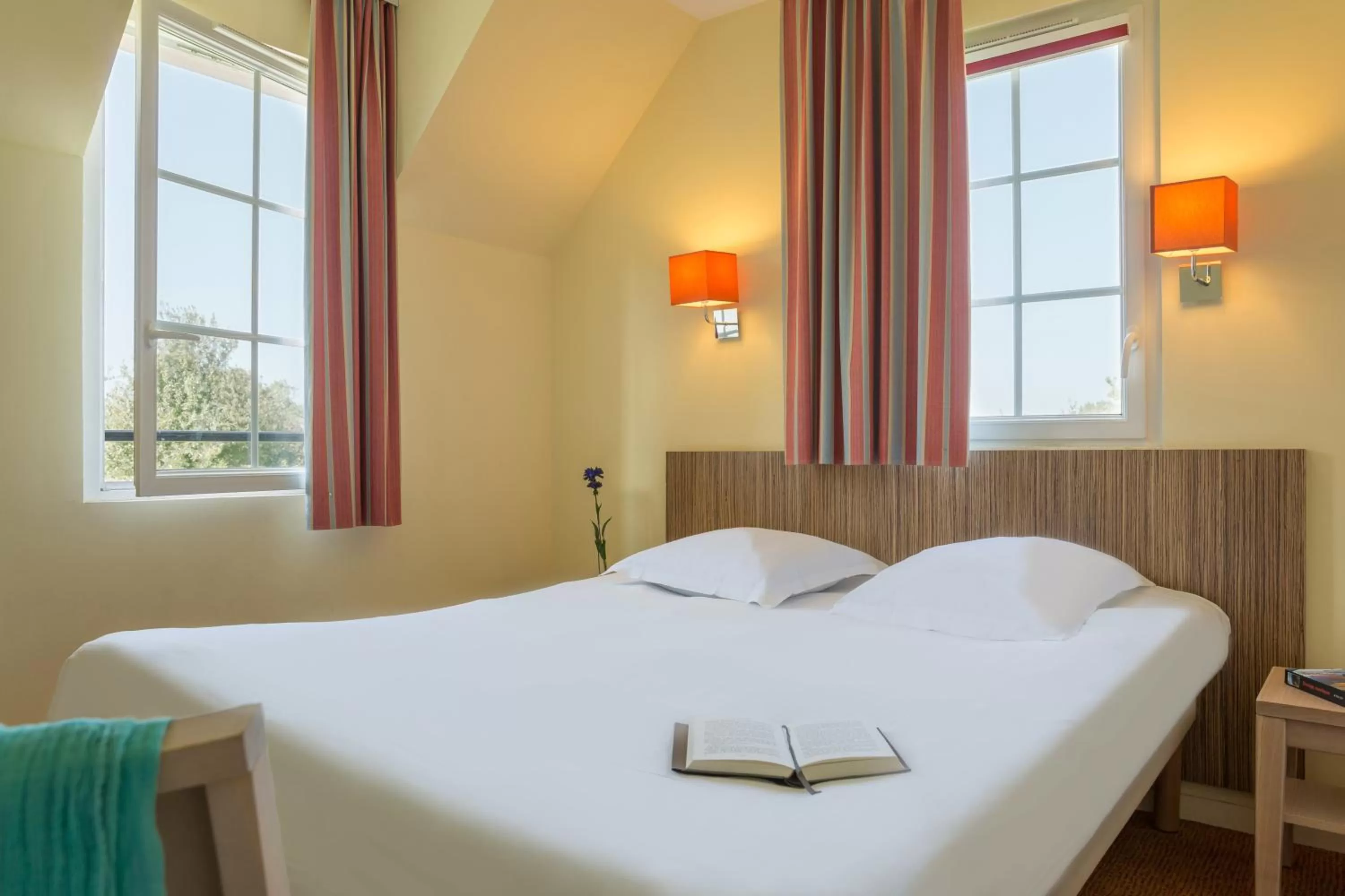 Three-Bedroom House with Fireplace and Terrace (8 People) in Résidence Pierre & Vacances le Green Beach