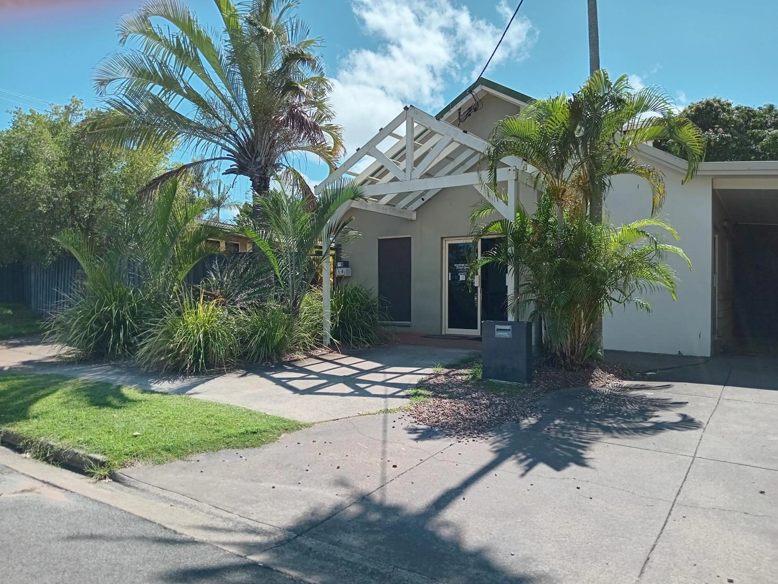 Property building in Hervey Bay Flashpackers