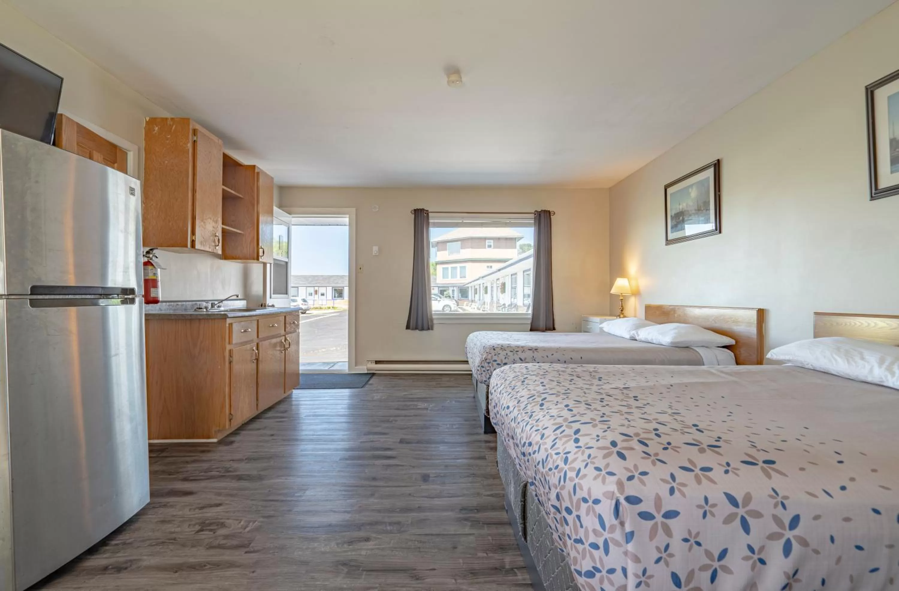 Kitchen or kitchenette in Novastar Motel On The Lake