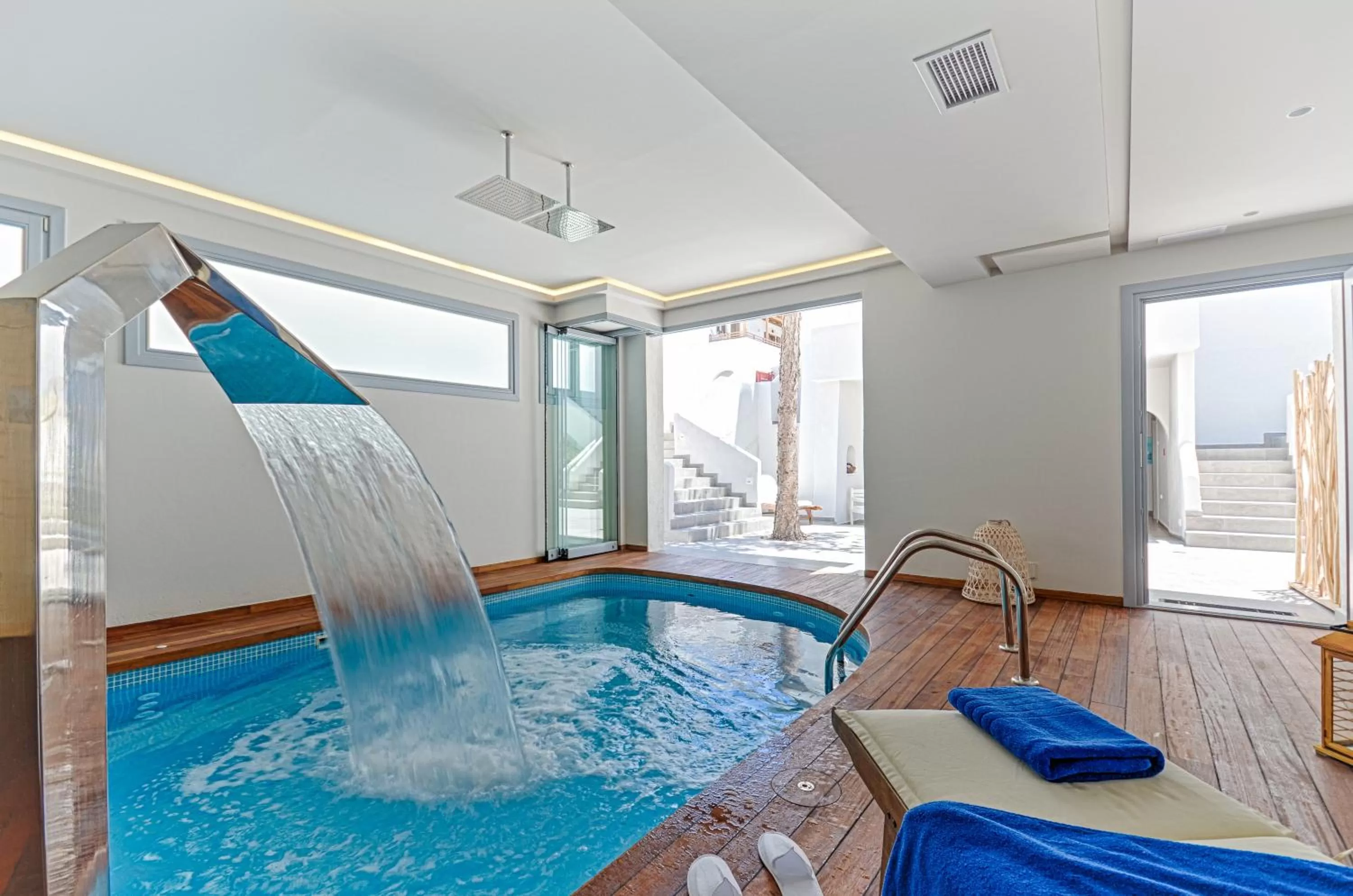Swimming pool in Hotel Grotta