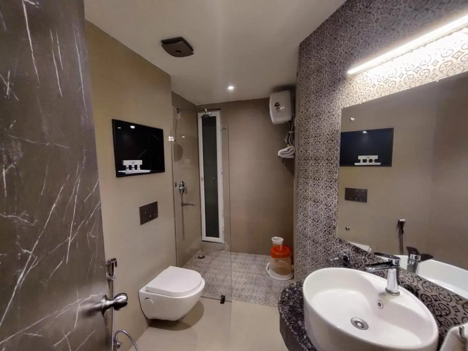 Property building, Bathroom in Hotel D SilverLeaf