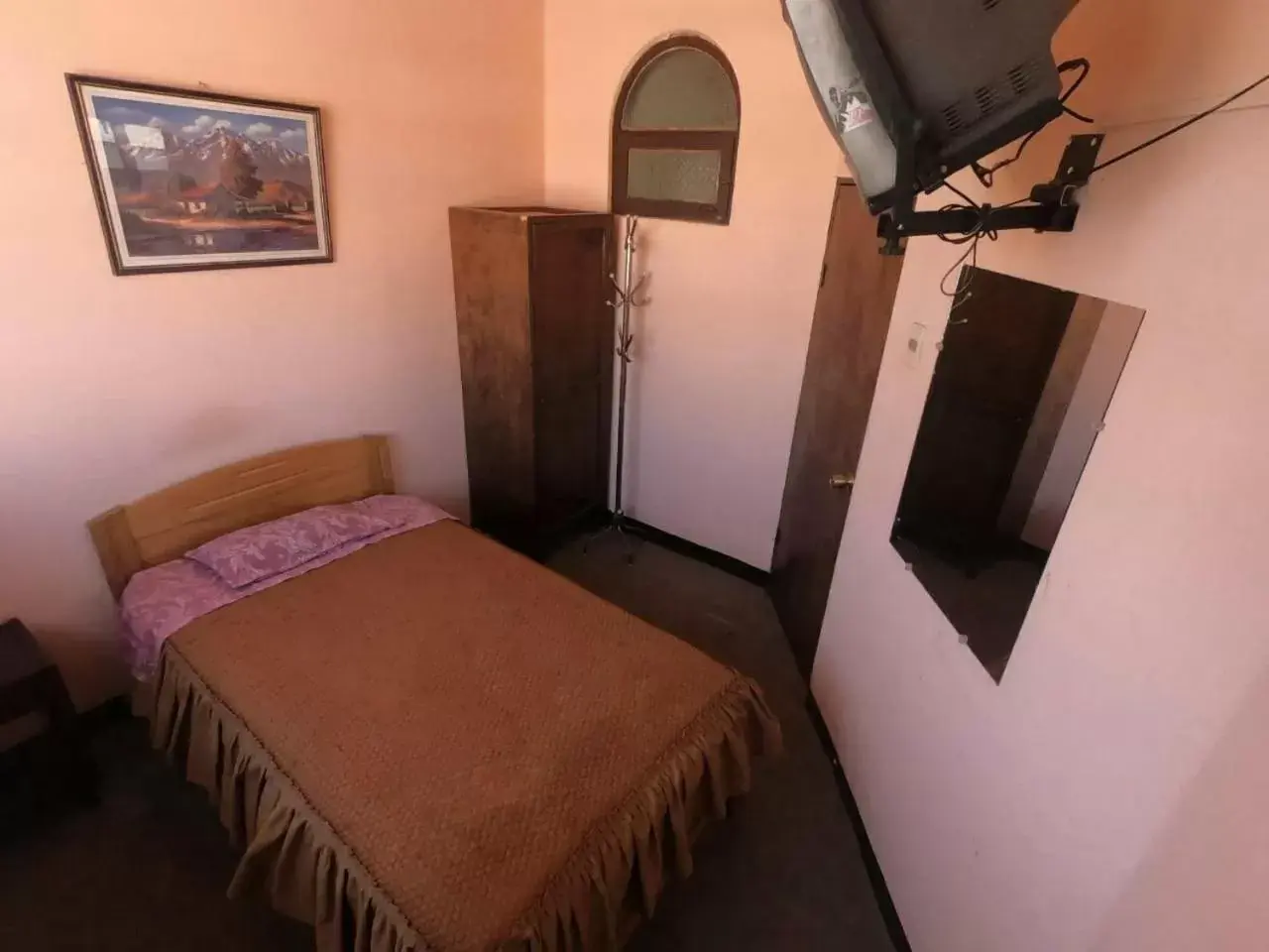 Single Room with Shared Bathroom - single occupancy in Residencial Uruguay Single Room with Shared Bathroom - single occupancy in Residencial Uruguay