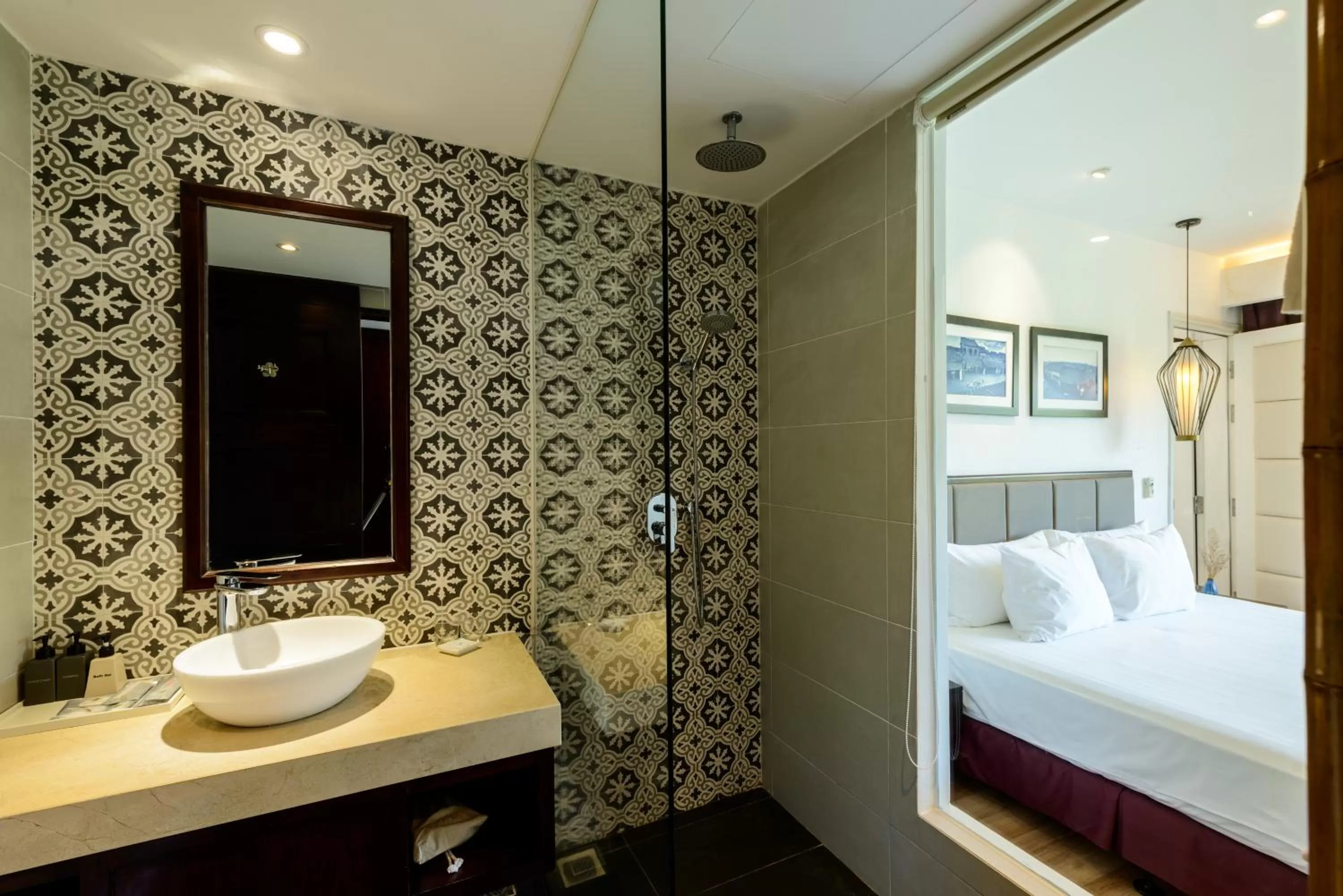 Shower, Bed in SENVILA Boutique Resort & Spa