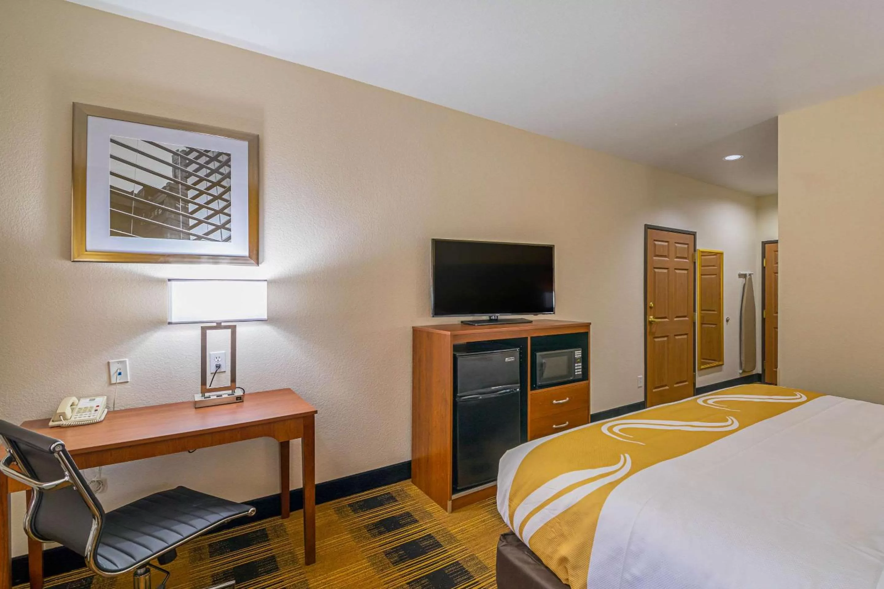 Photo of the whole room, Bed in Quality Inn & Suites Lampasas
