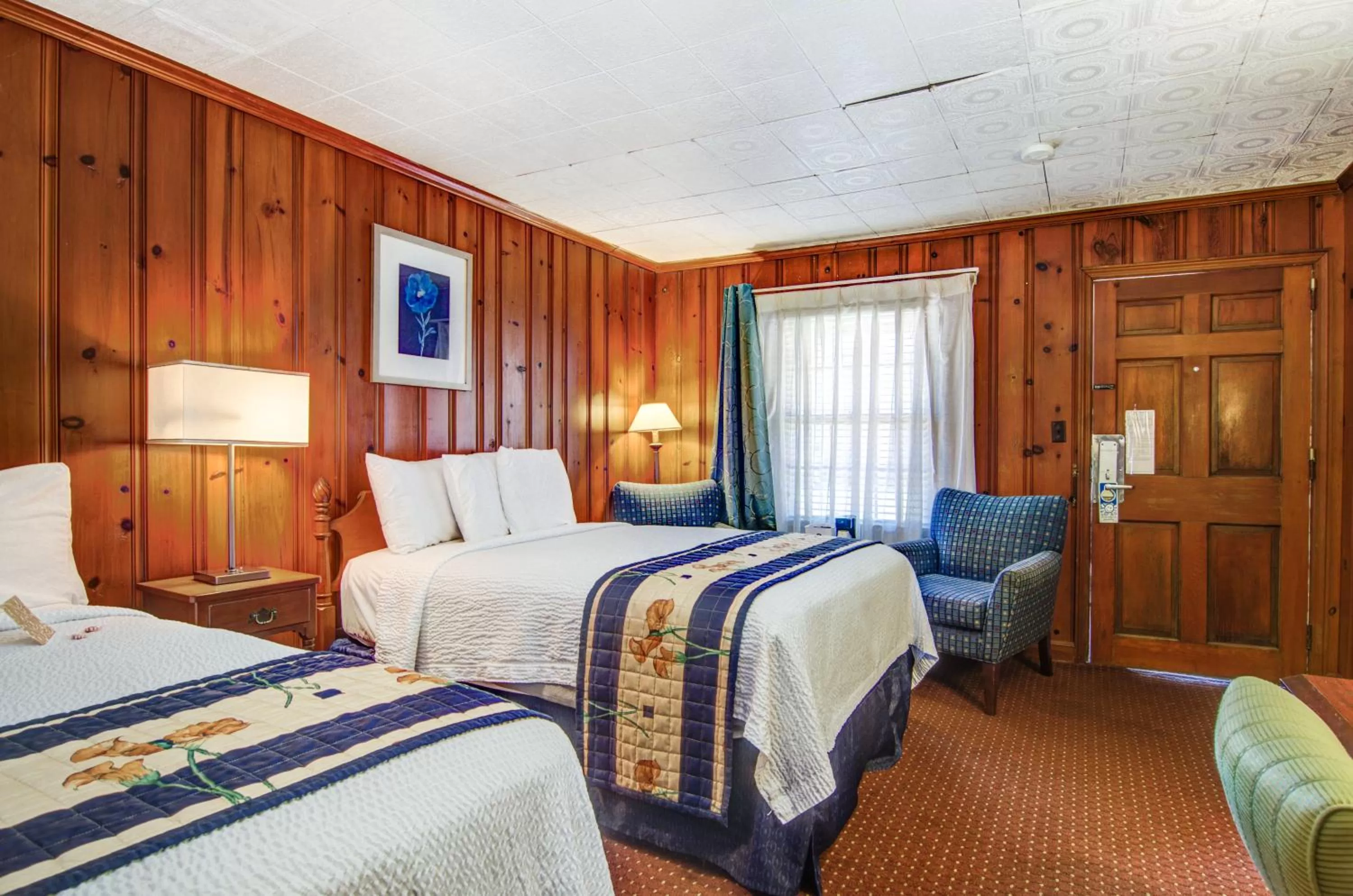 Photo of the whole room, Bed in Hancock Motel