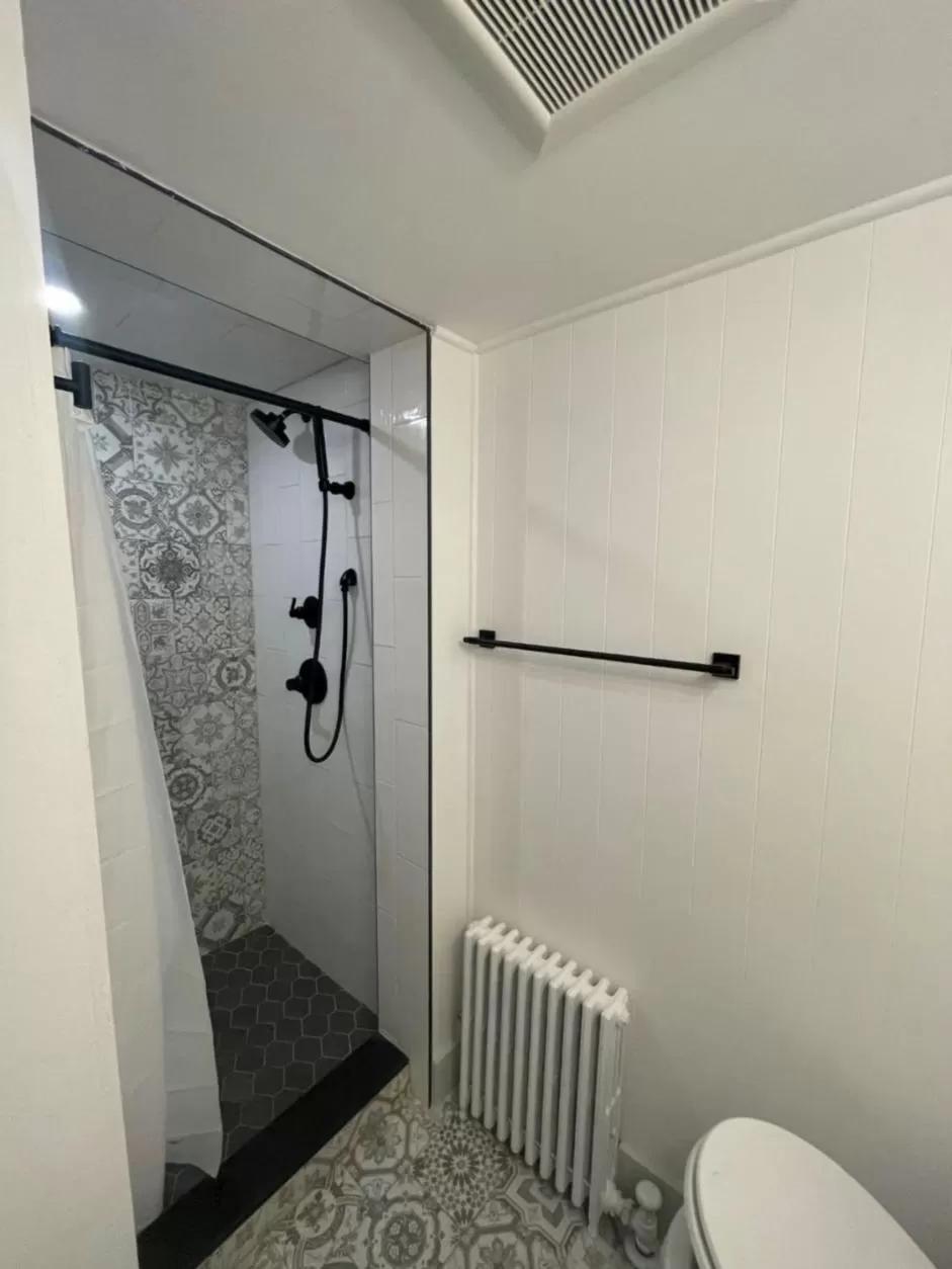 Shower in Arlington Inn & Spa