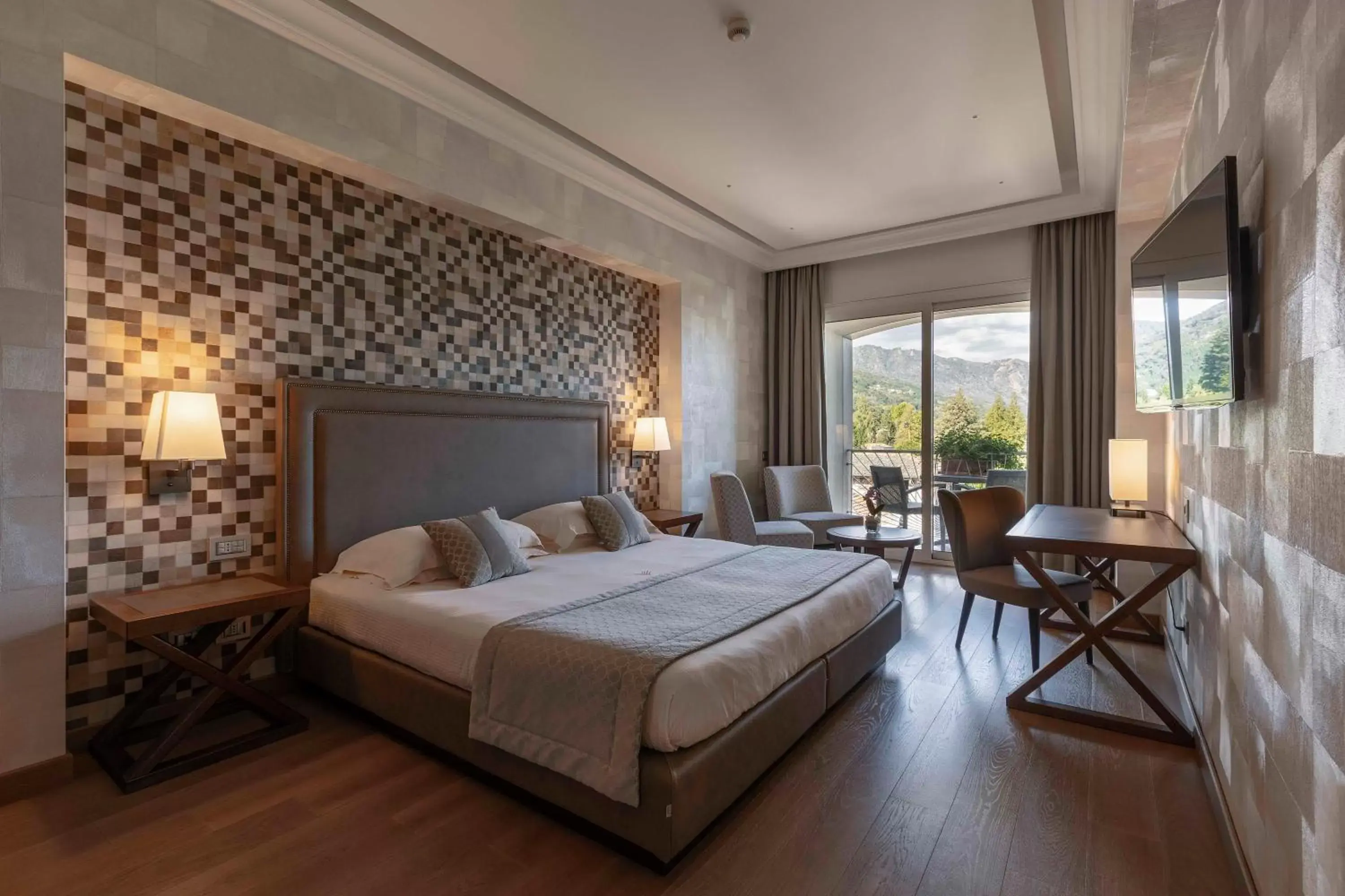 Superior Double or Twin Room with Partial Lake View in Hotel La Palma Superior Double or Twin Room with Partial Lake View in Hotel La Palma