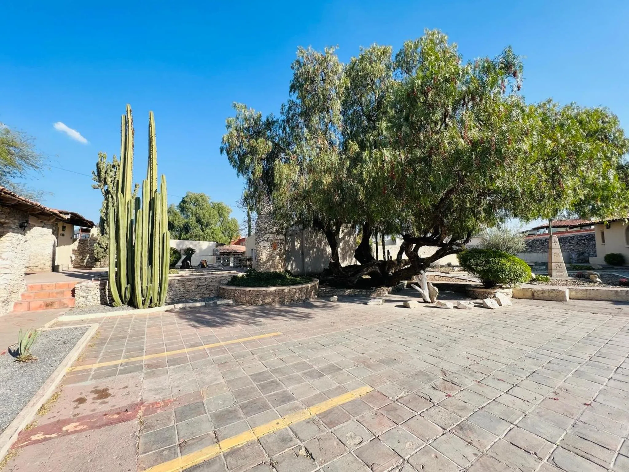 Day in Hotel Parador Vernal