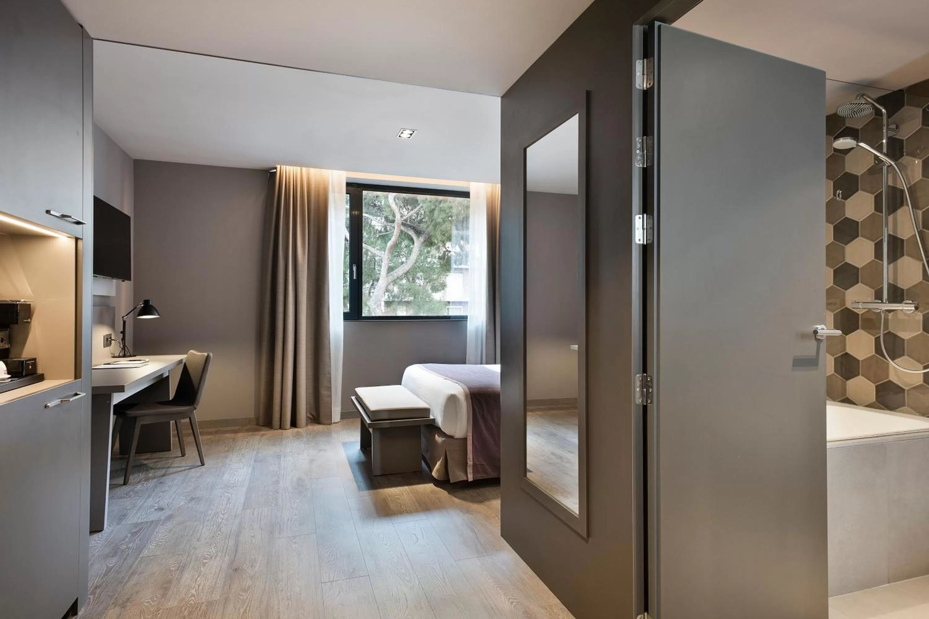 Bedroom, Bed in Upper Diagonal