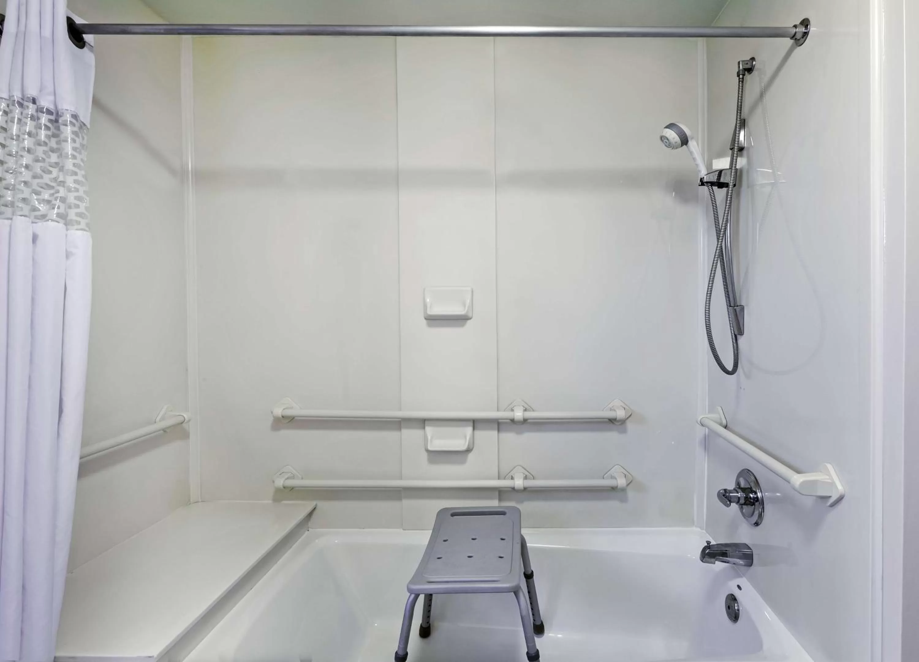 Bathroom in Hampton Inn Oklahoma City-Northwest