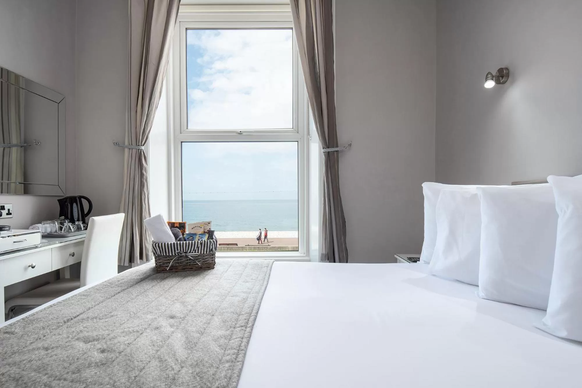 Sea view, Bed in Pebble House