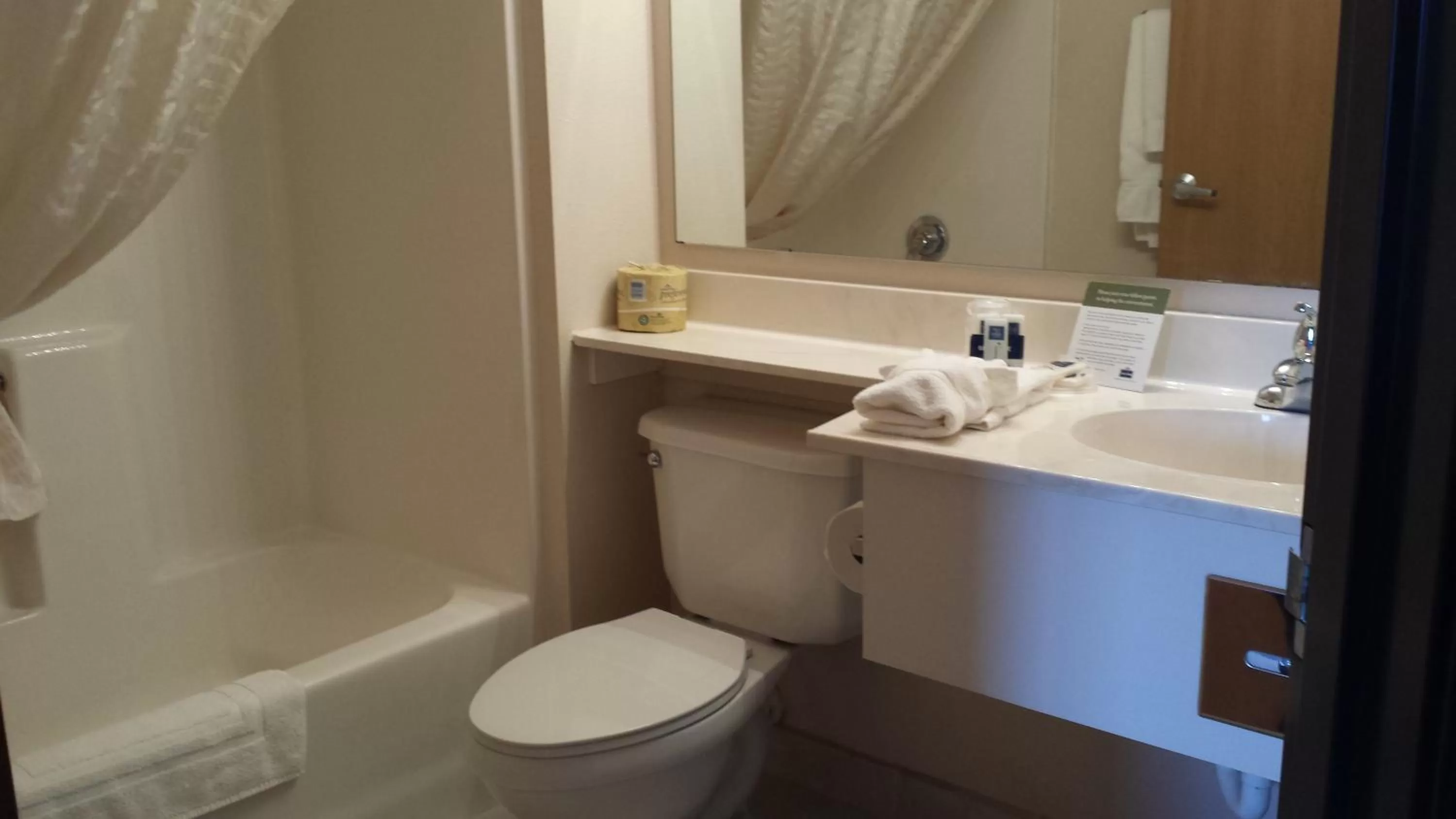 Queen Room - Non-Smoking in AmericInn by Wyndham Madison SD