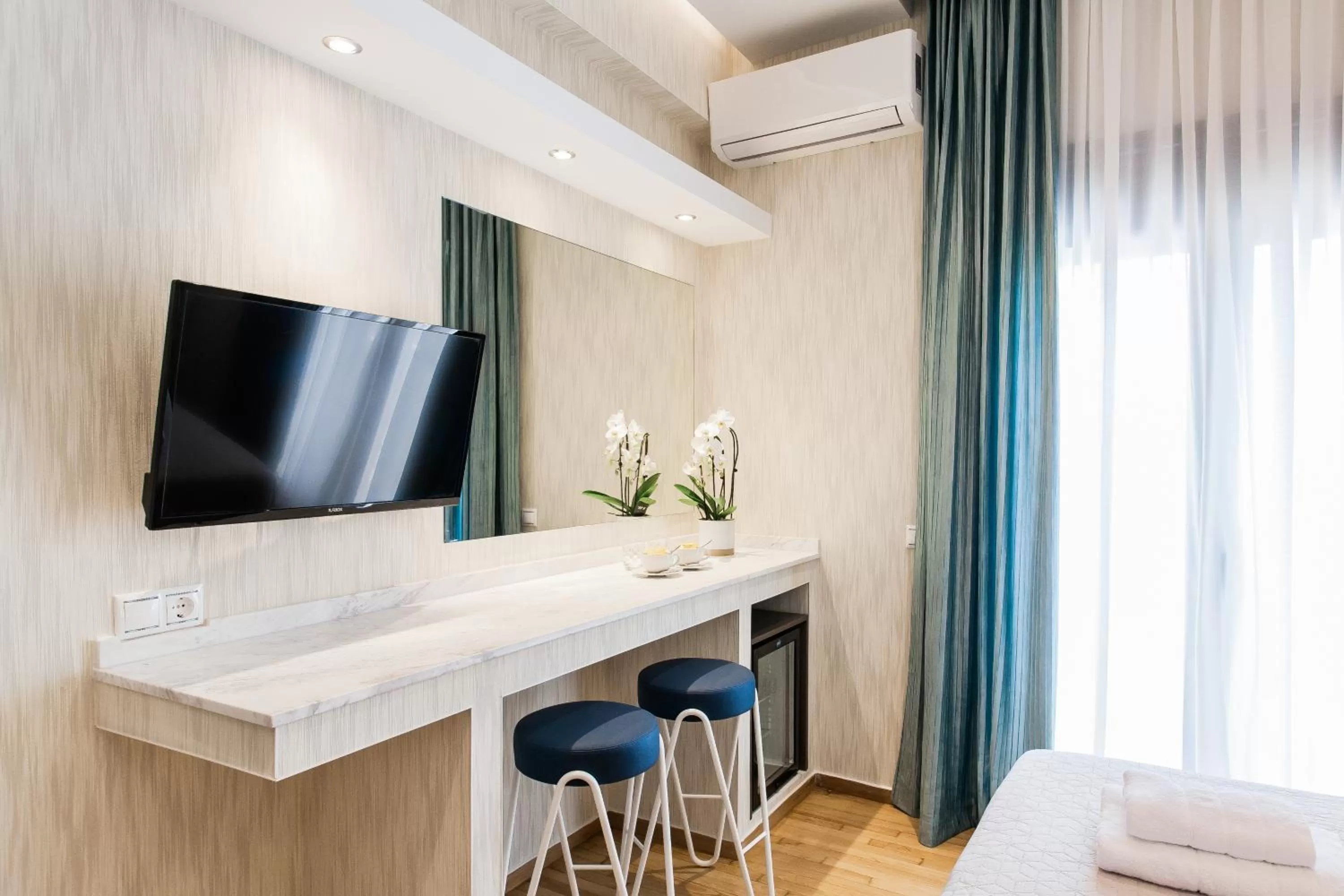 Photo of the whole room in Nicholas Point Apartments and Rooms