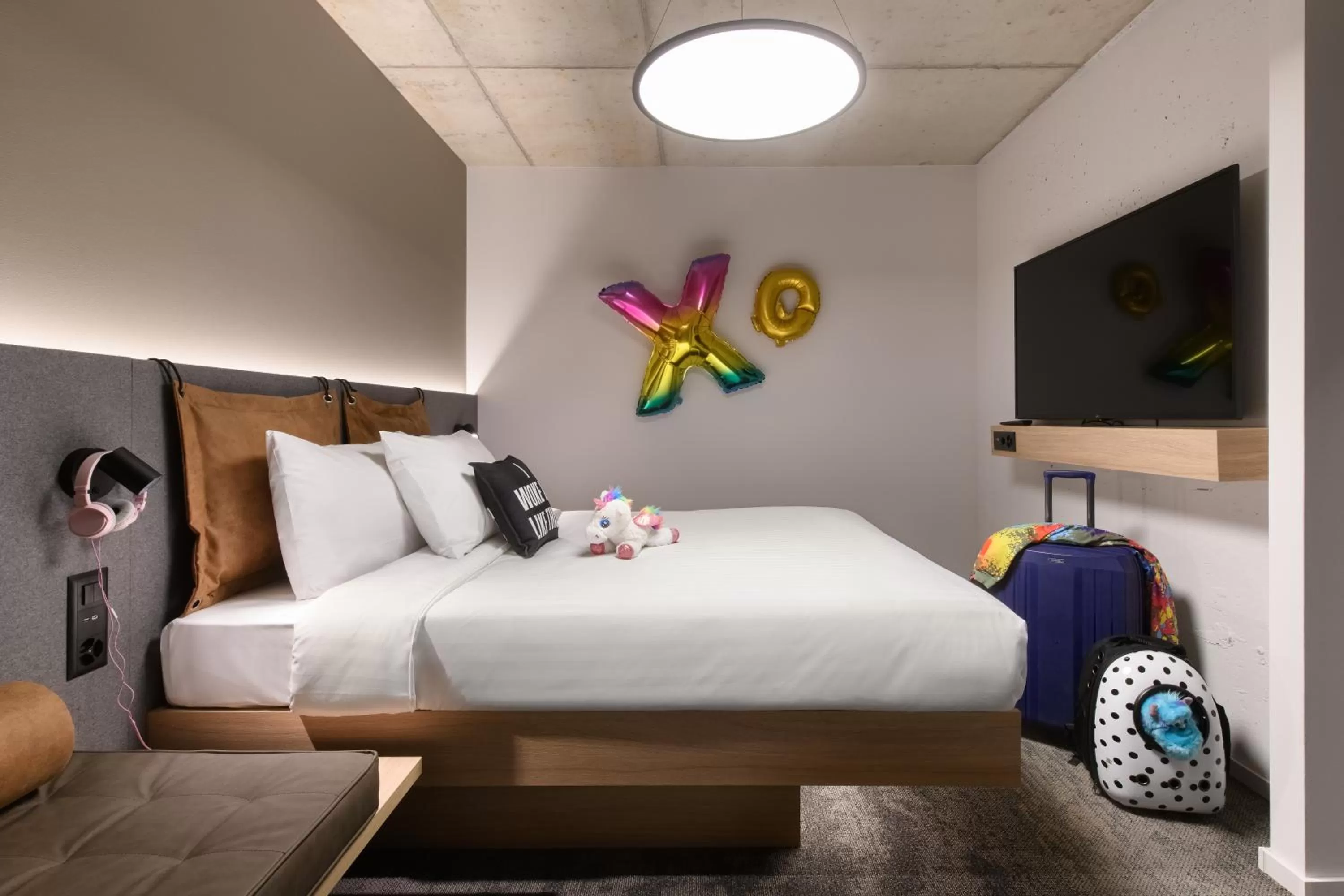 Bedroom, Bed in Moxy Sion