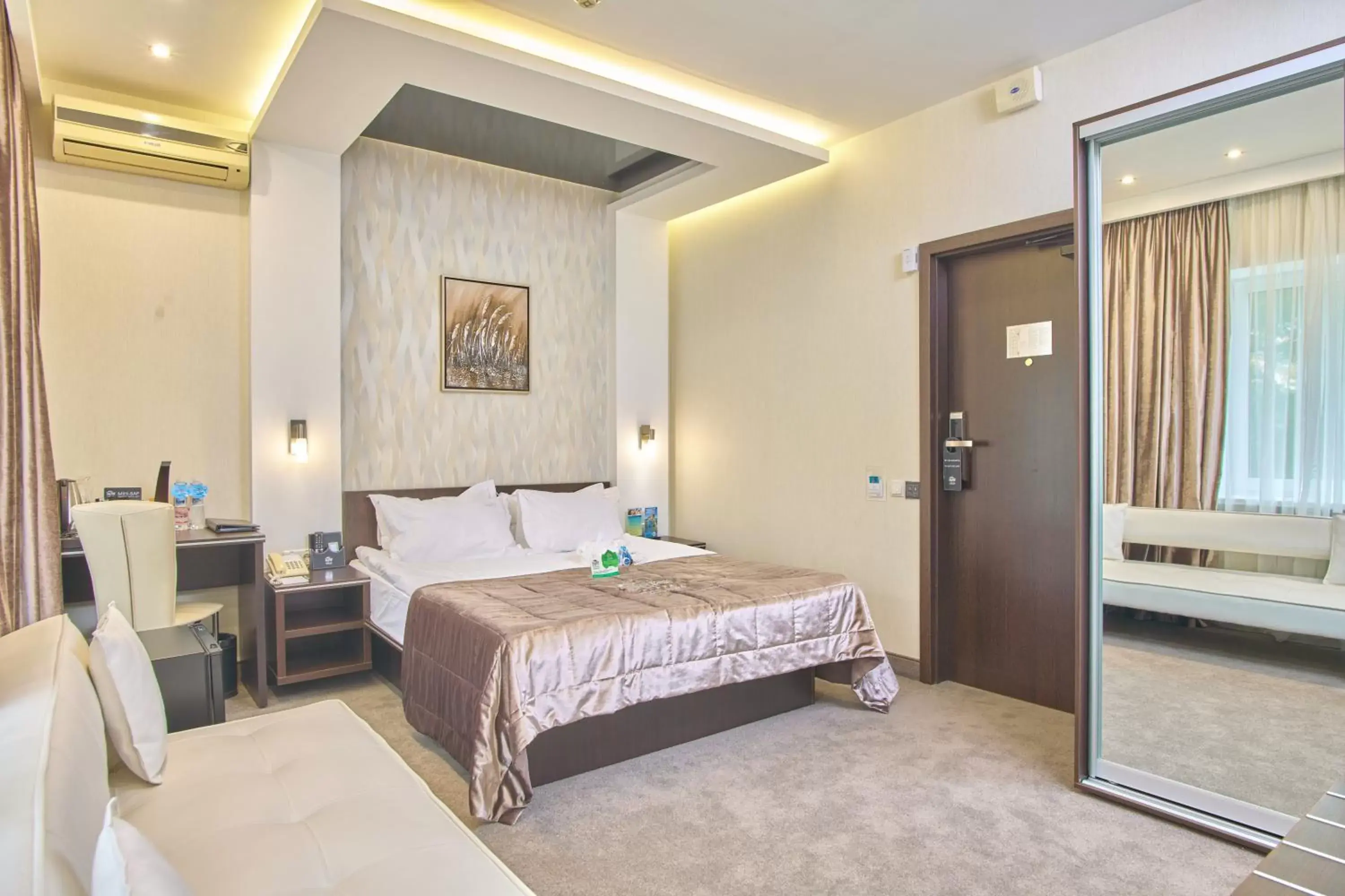 Standard Double Room in Hotel & Spa NEMO with dolphins Standard Double Room in Hotel & Spa NEMO with dolphins