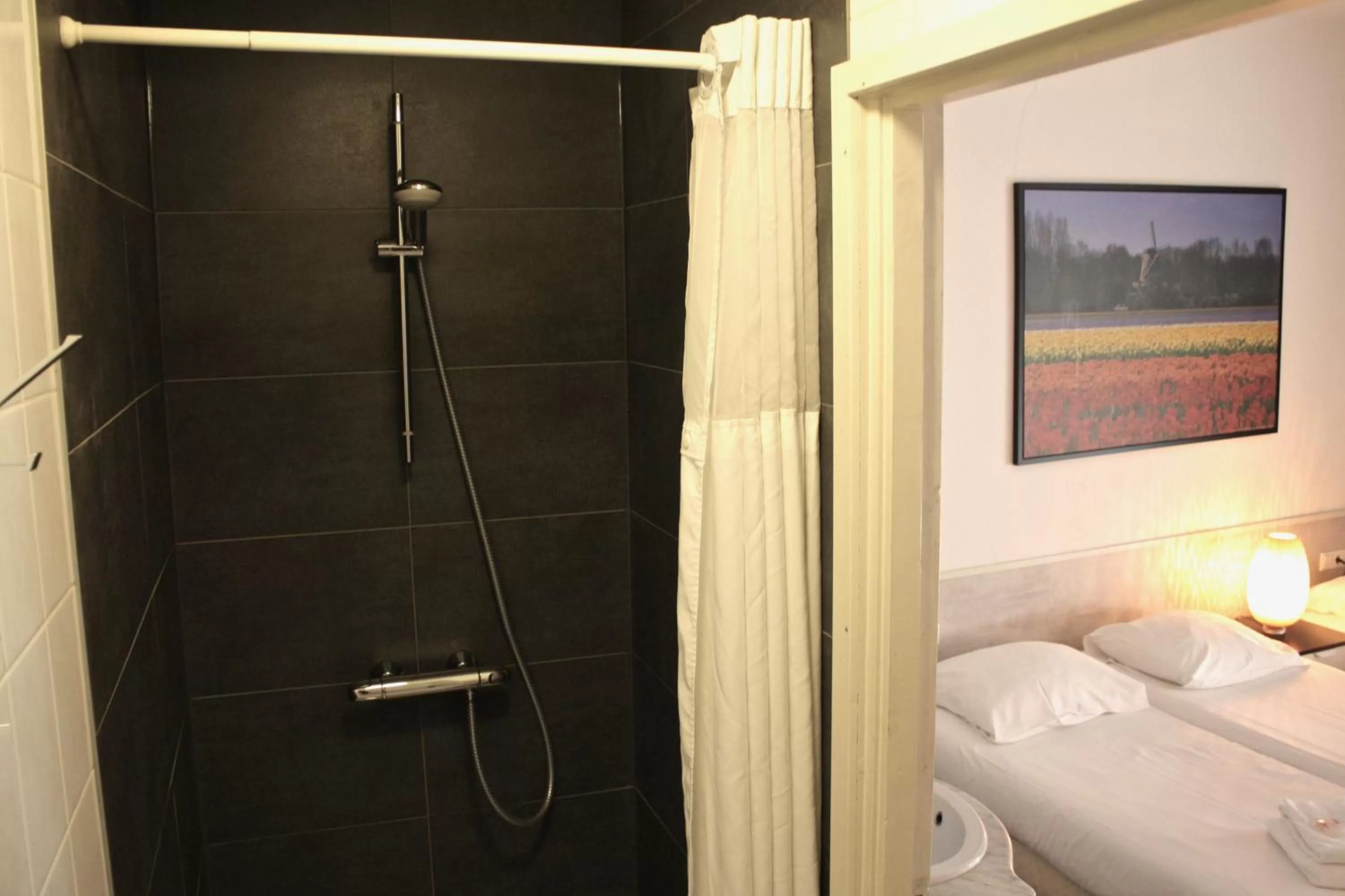 Bathroom, Bed in Hotel Benno