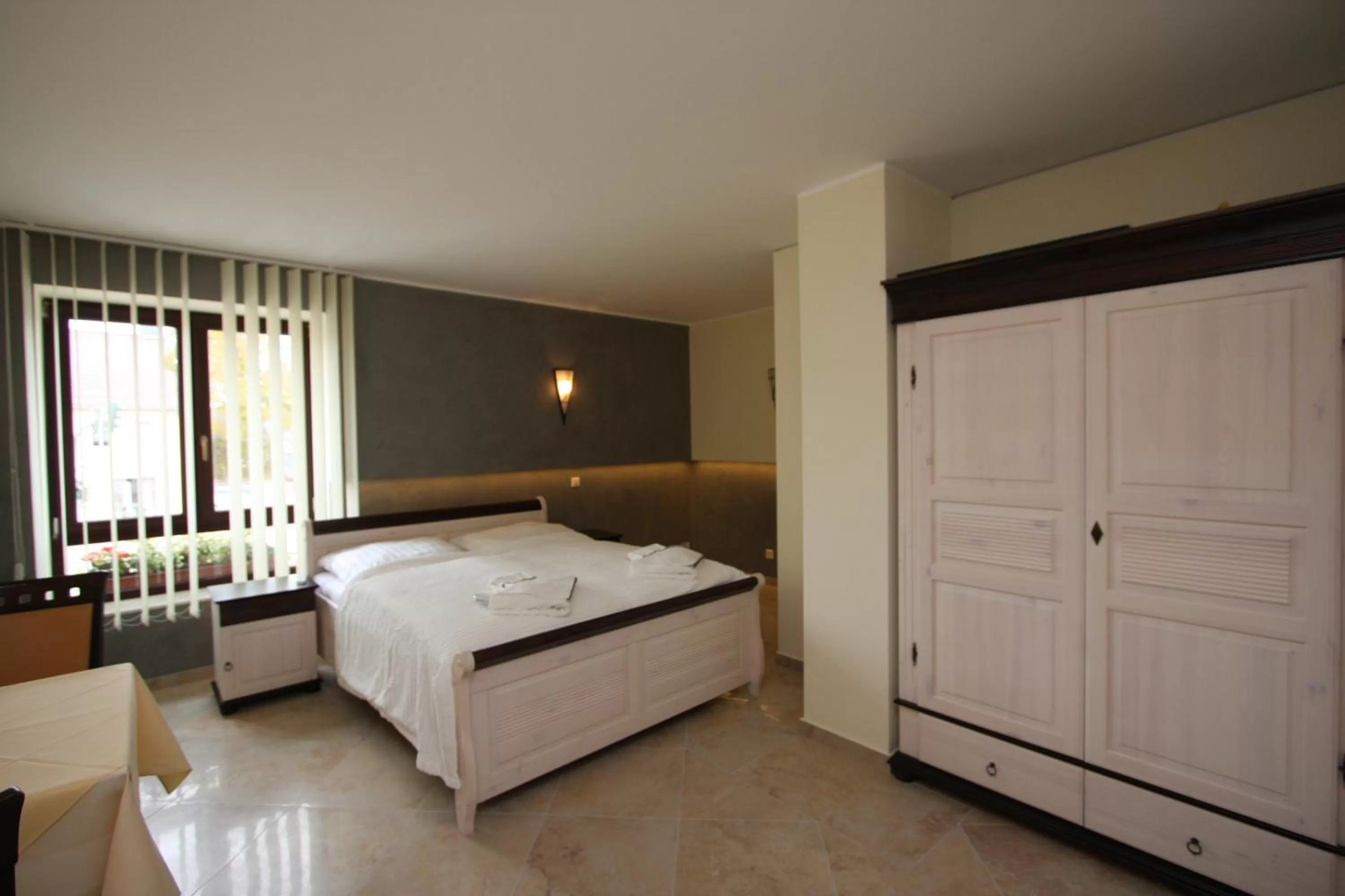 Photo of the whole room, Bed in Hotel Da Gianni GmbH