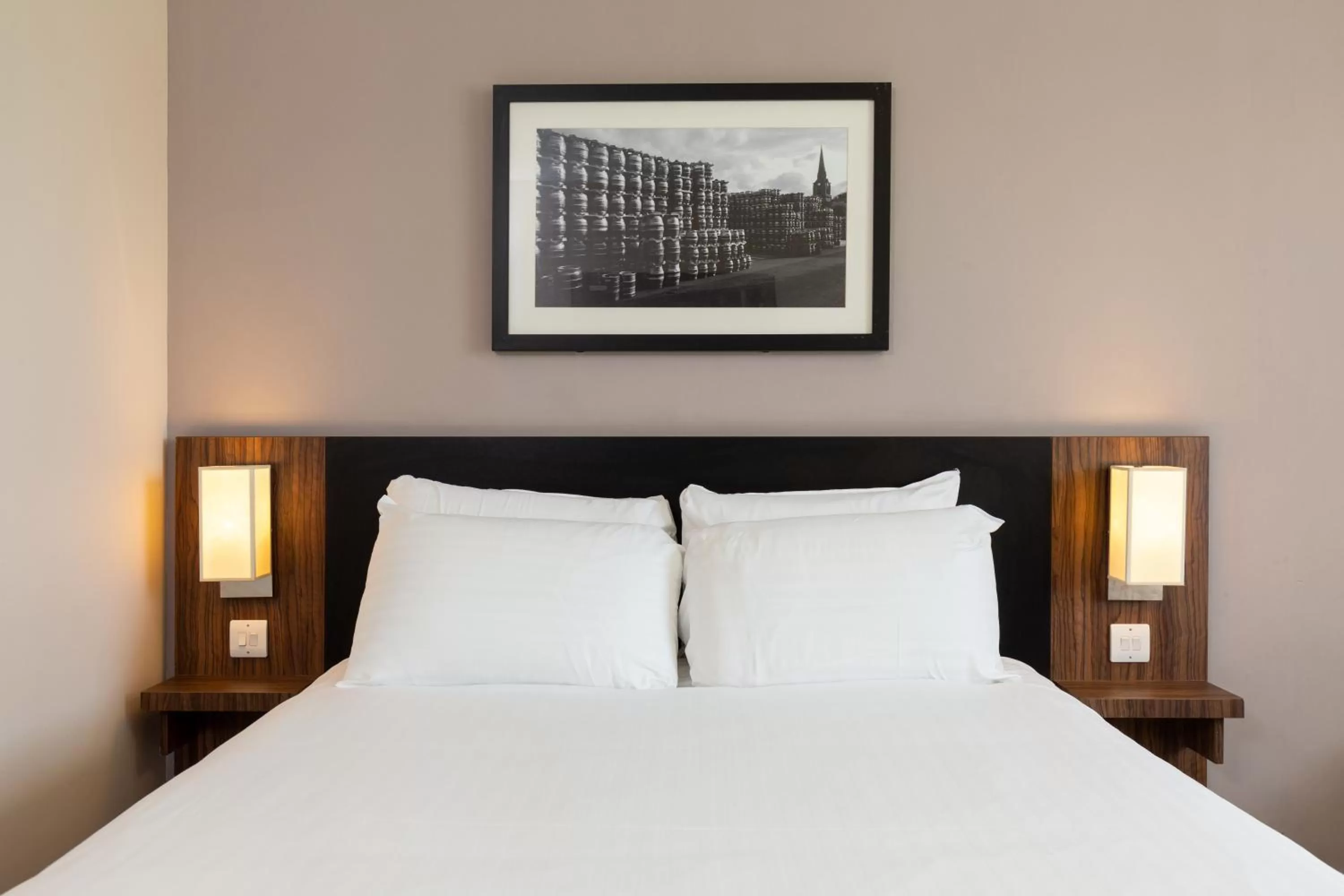 Bedroom, Bed in Sweet Chestnut, Dunfermline by Marston's Inns