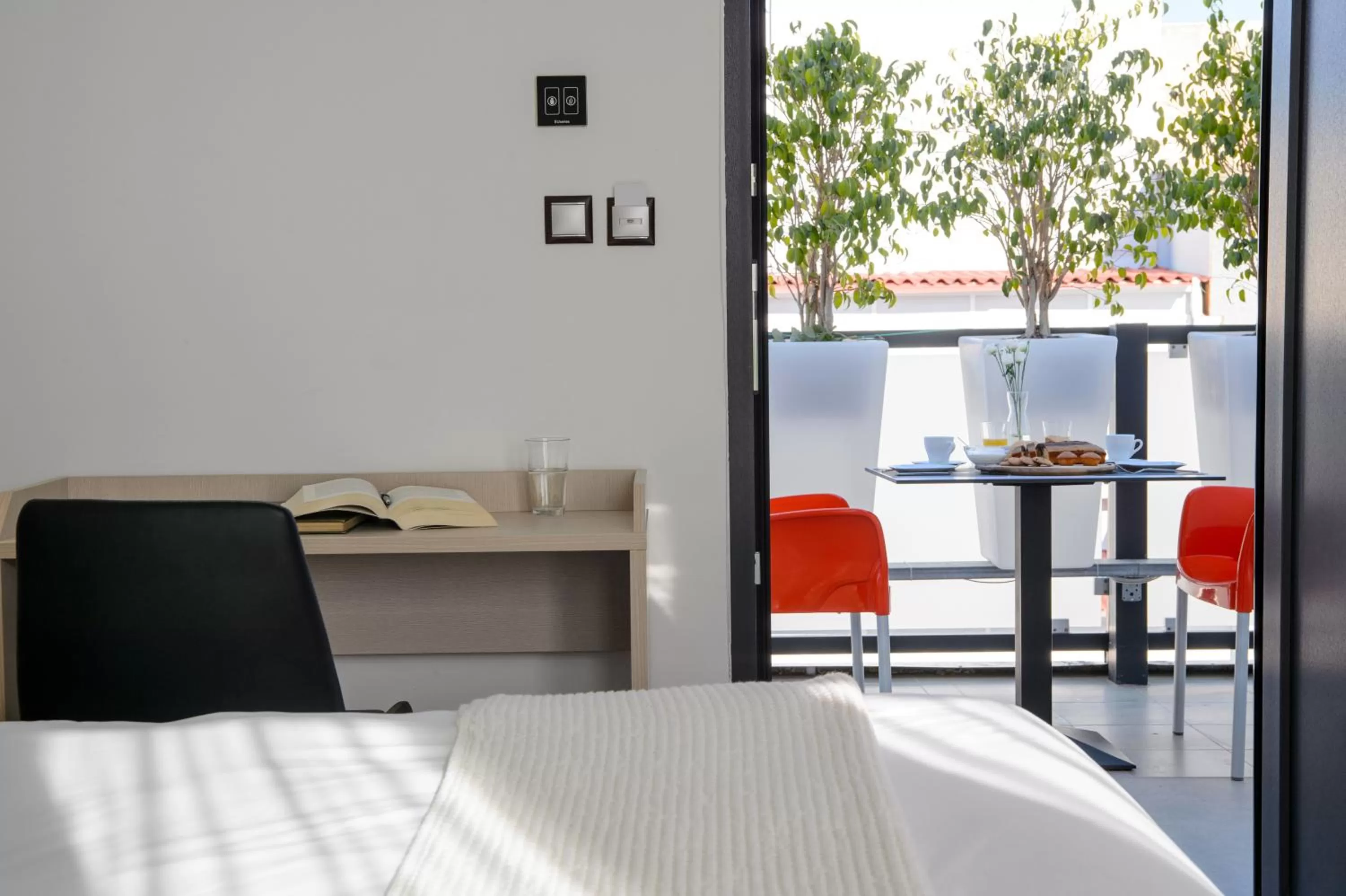 Balcony/Terrace, Bed in Athens Starlight Hotel