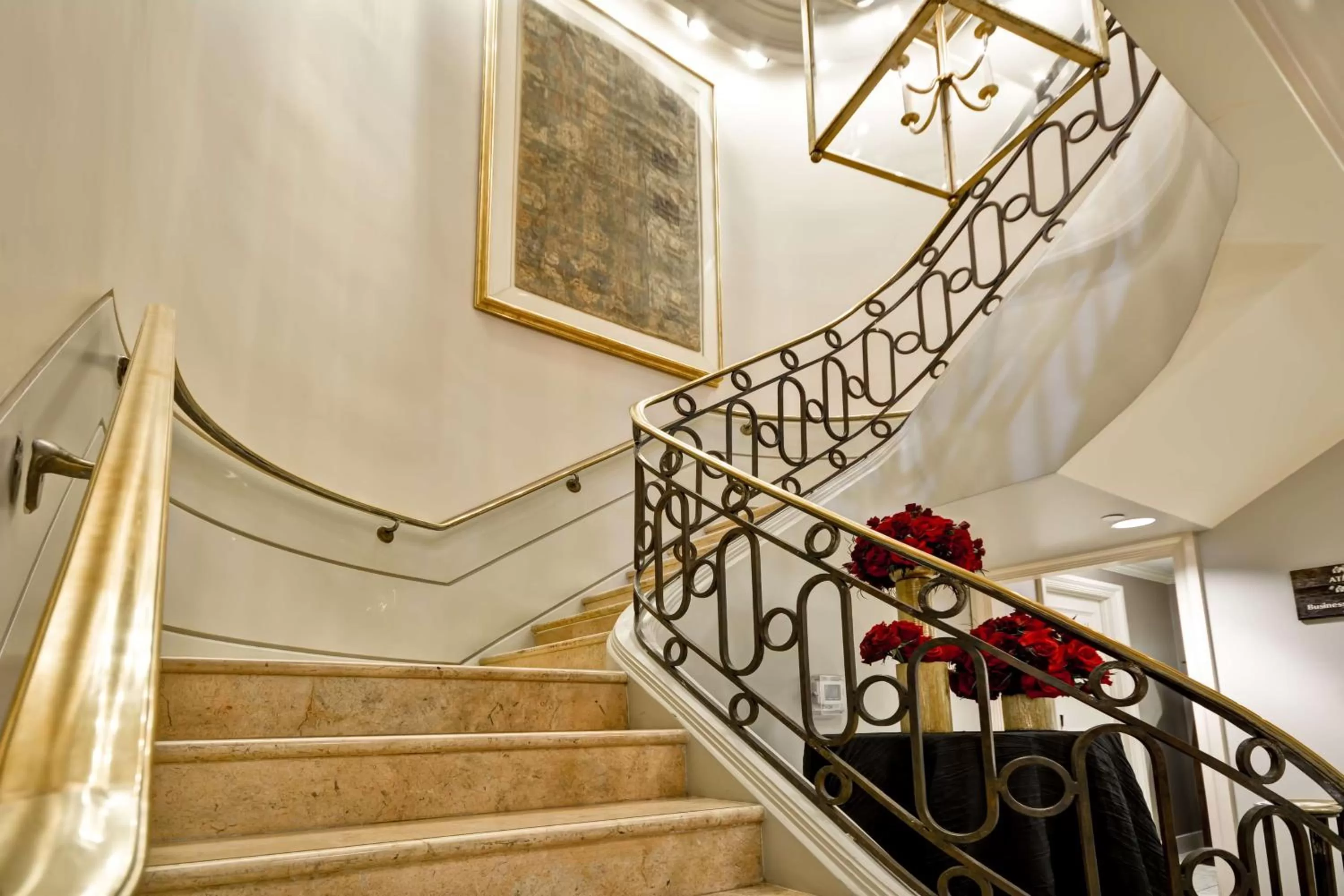 Lobby or reception in Hilton Checkers Los Angeles