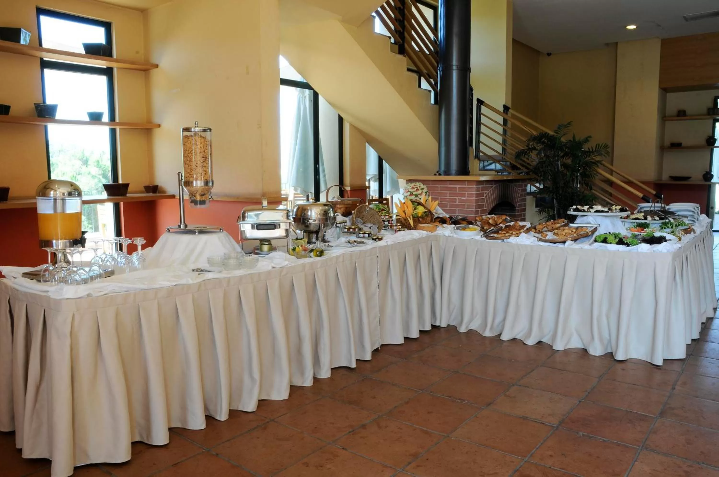Food and drinks in Country Lodge Hotel & Resort Beirut