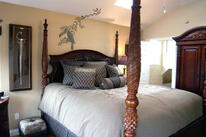 Bed in Gaslight Bed & Breakfast