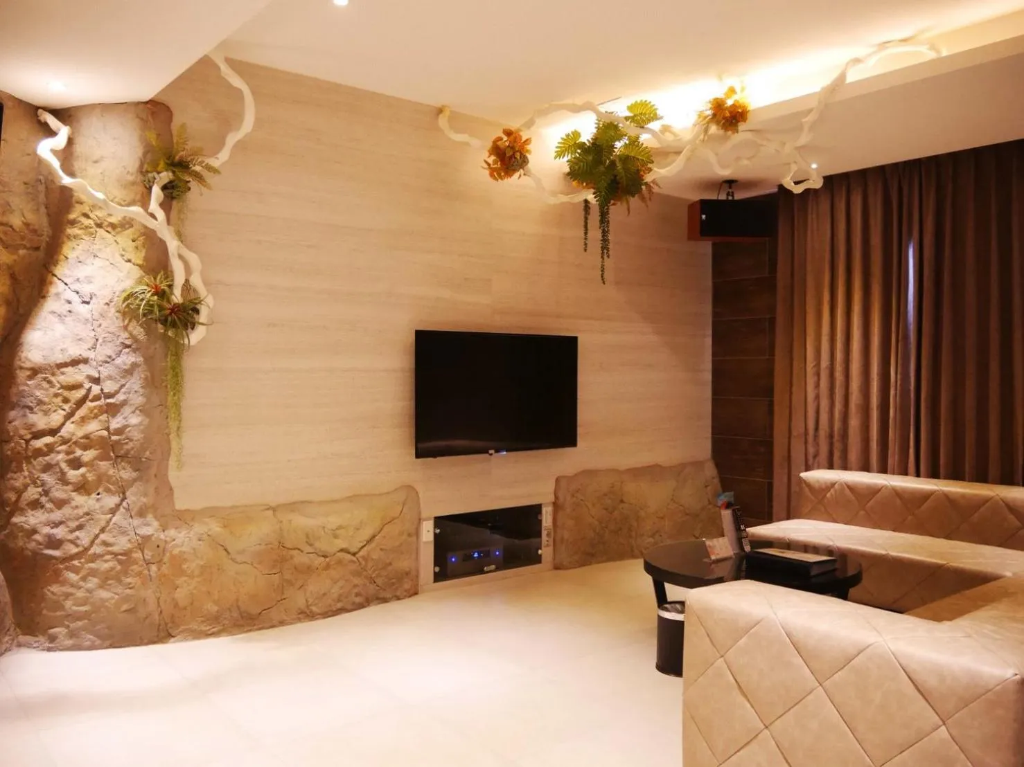 Photo of the whole room in Refinement Motel