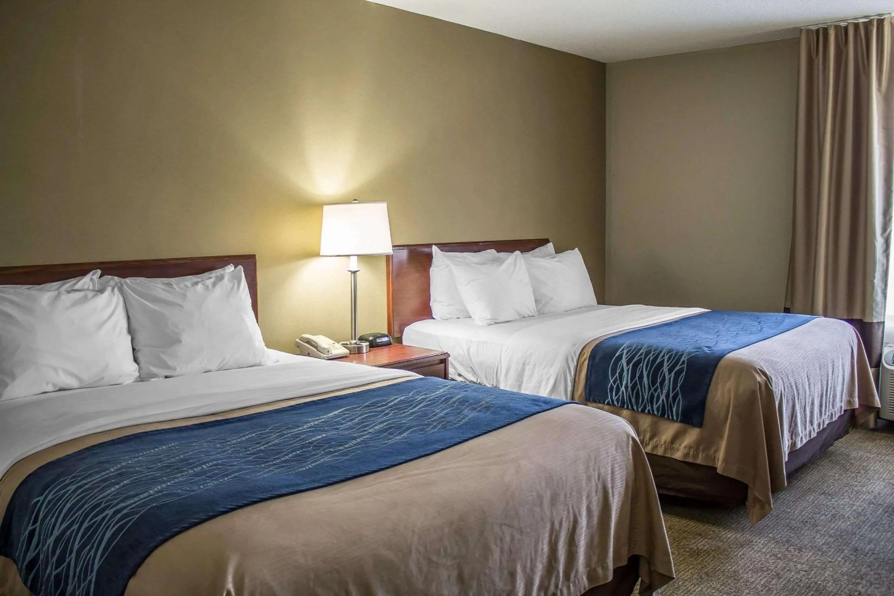 Queen Room with Two Queen Beds and Tub - Accessible/Non-Smoking in Comfort Inn