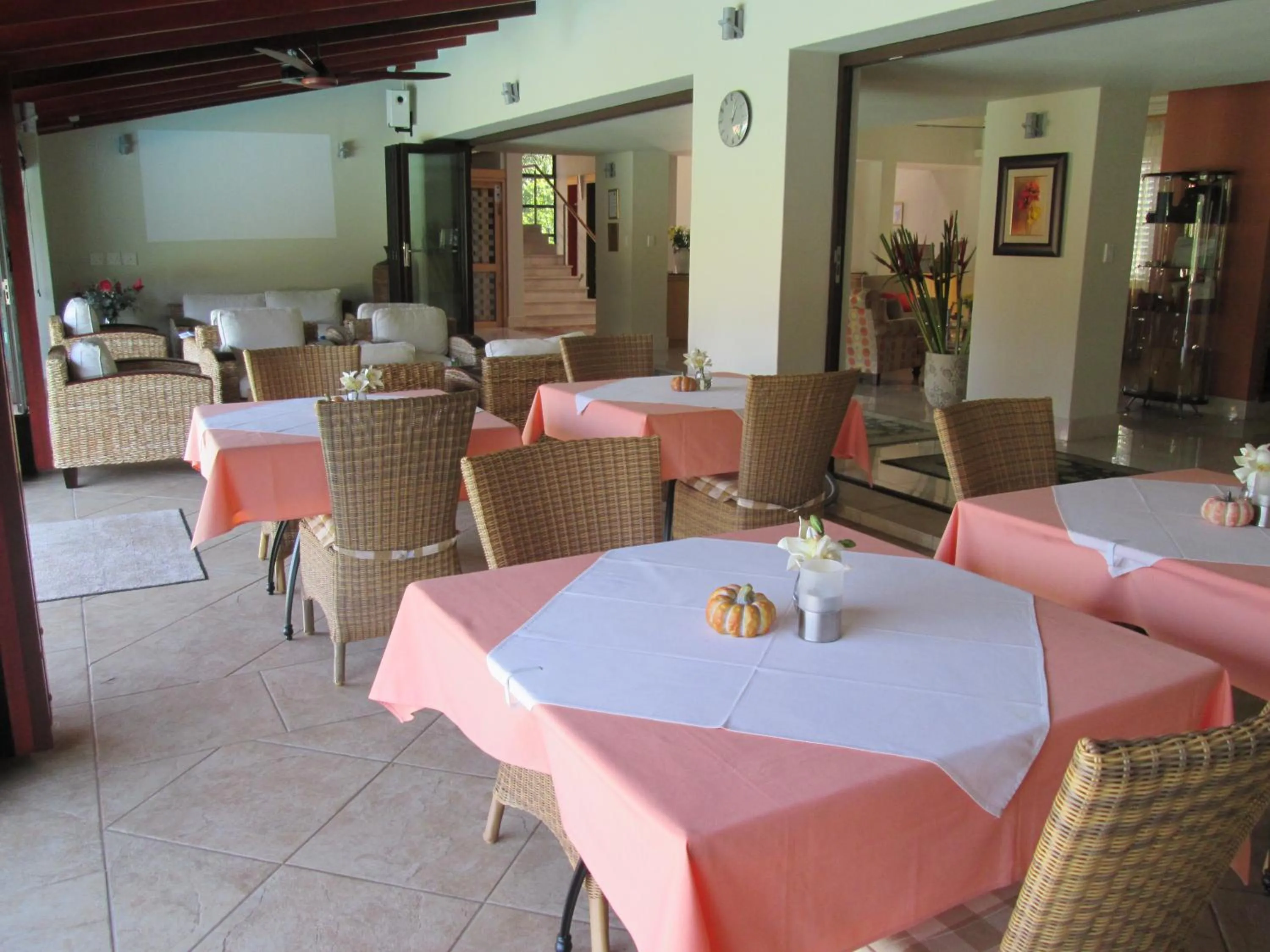 Communal lounge/ TV room in Schneiders Boutique Hotel