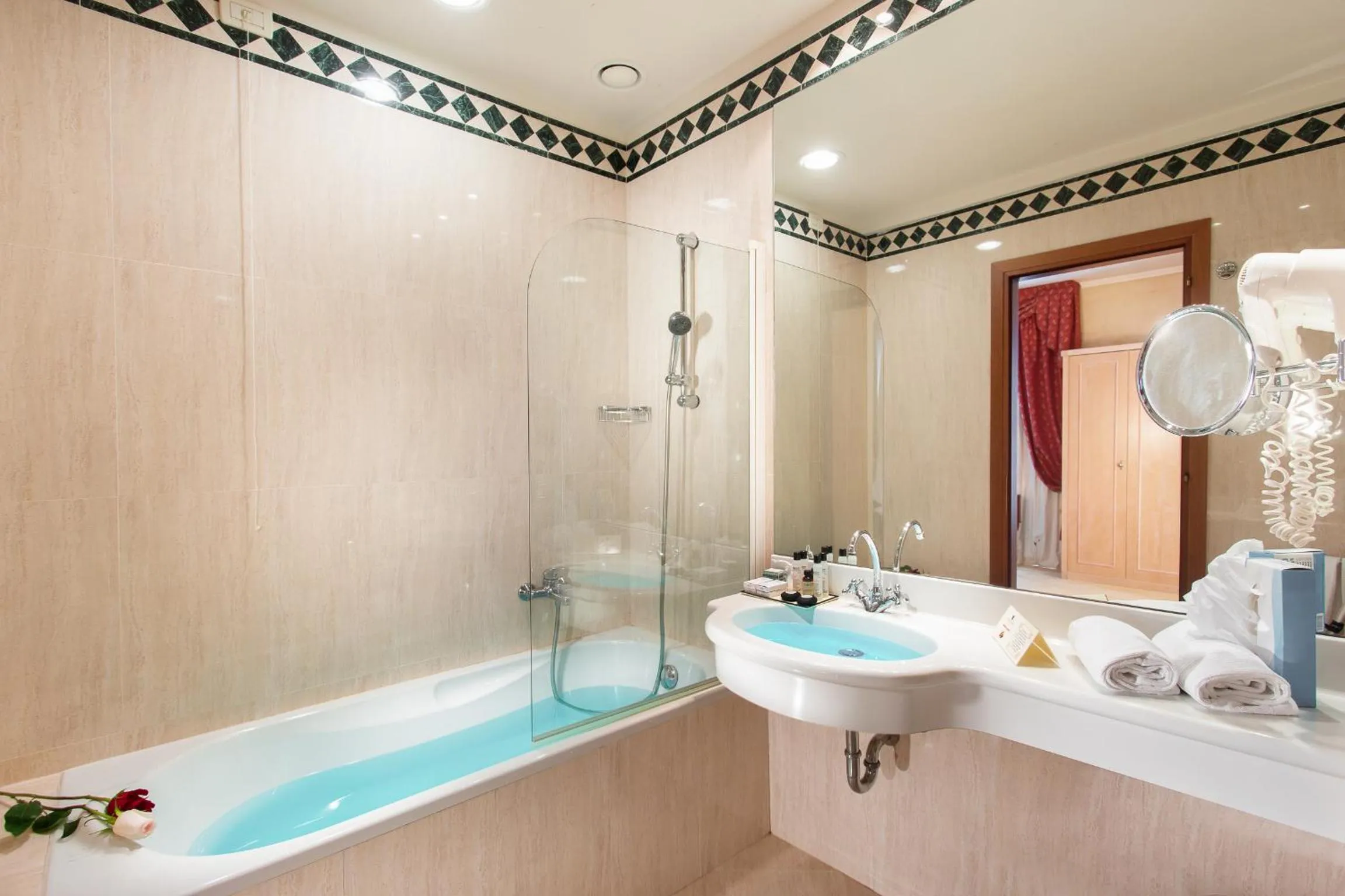 Bathroom in Hotel De Londres